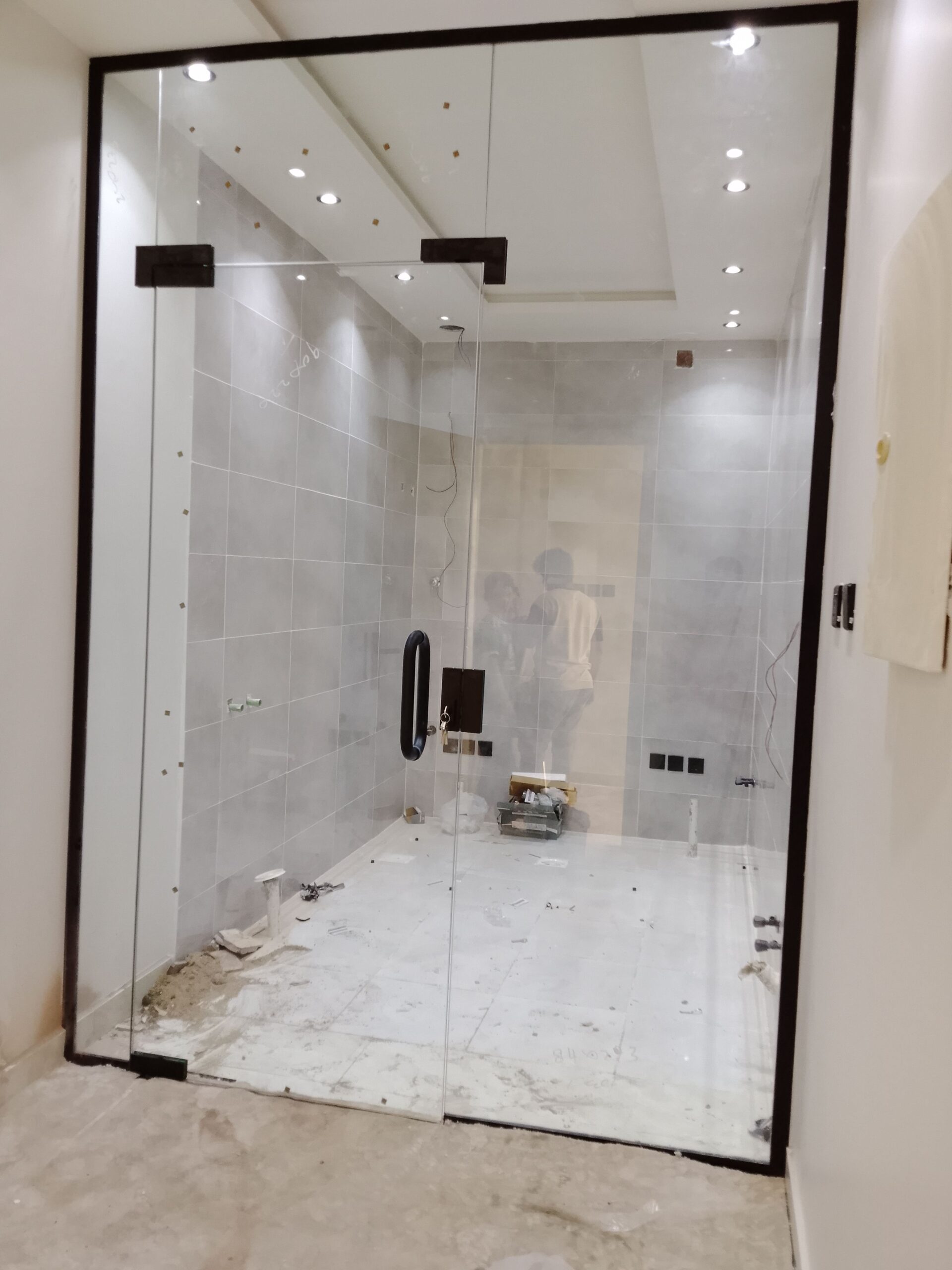 معلم قزاز سكريت ودربزان درج والامنيوم ومطابخ