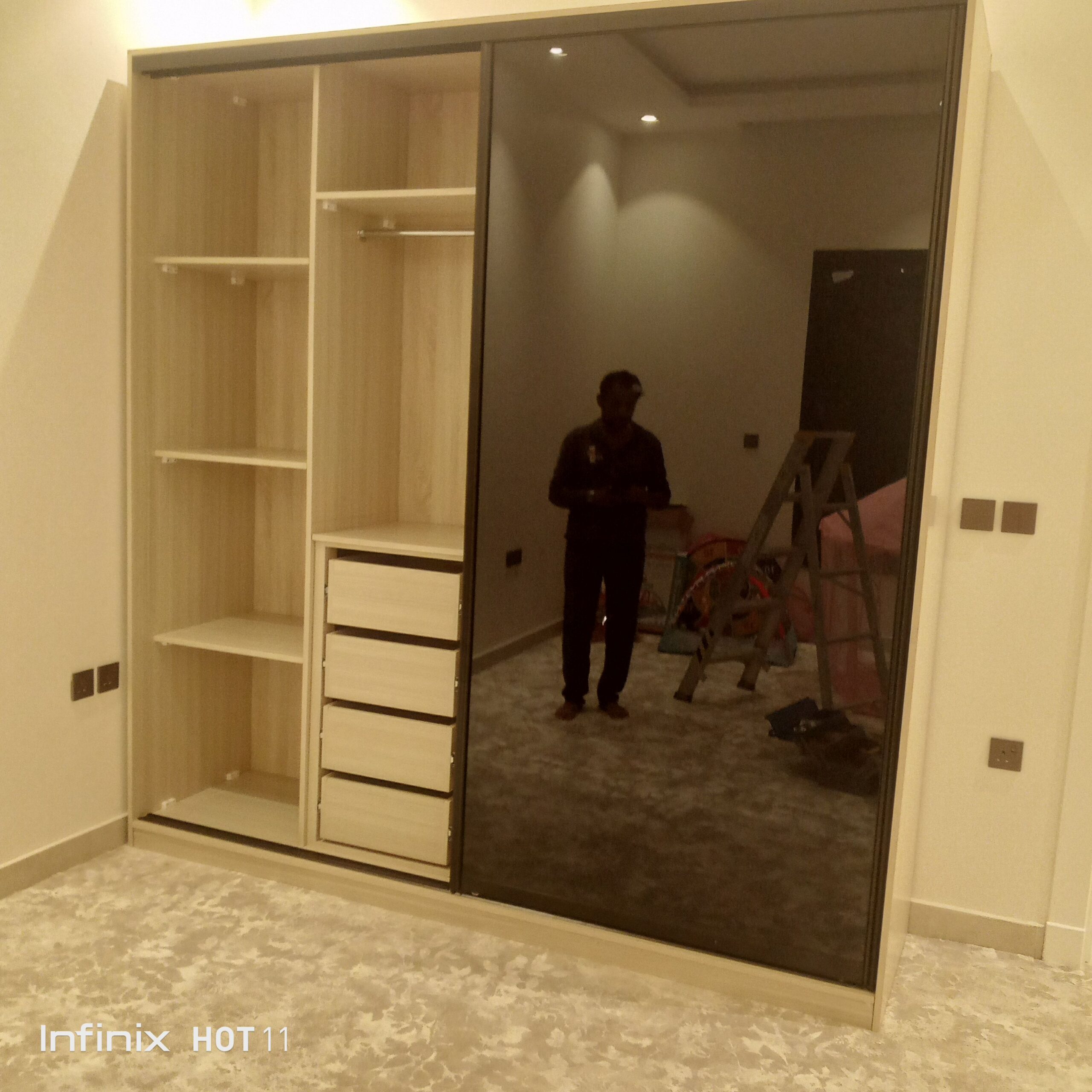 نجار صيانه جميع الدواليب والأبواب وكل شىء يخص النج