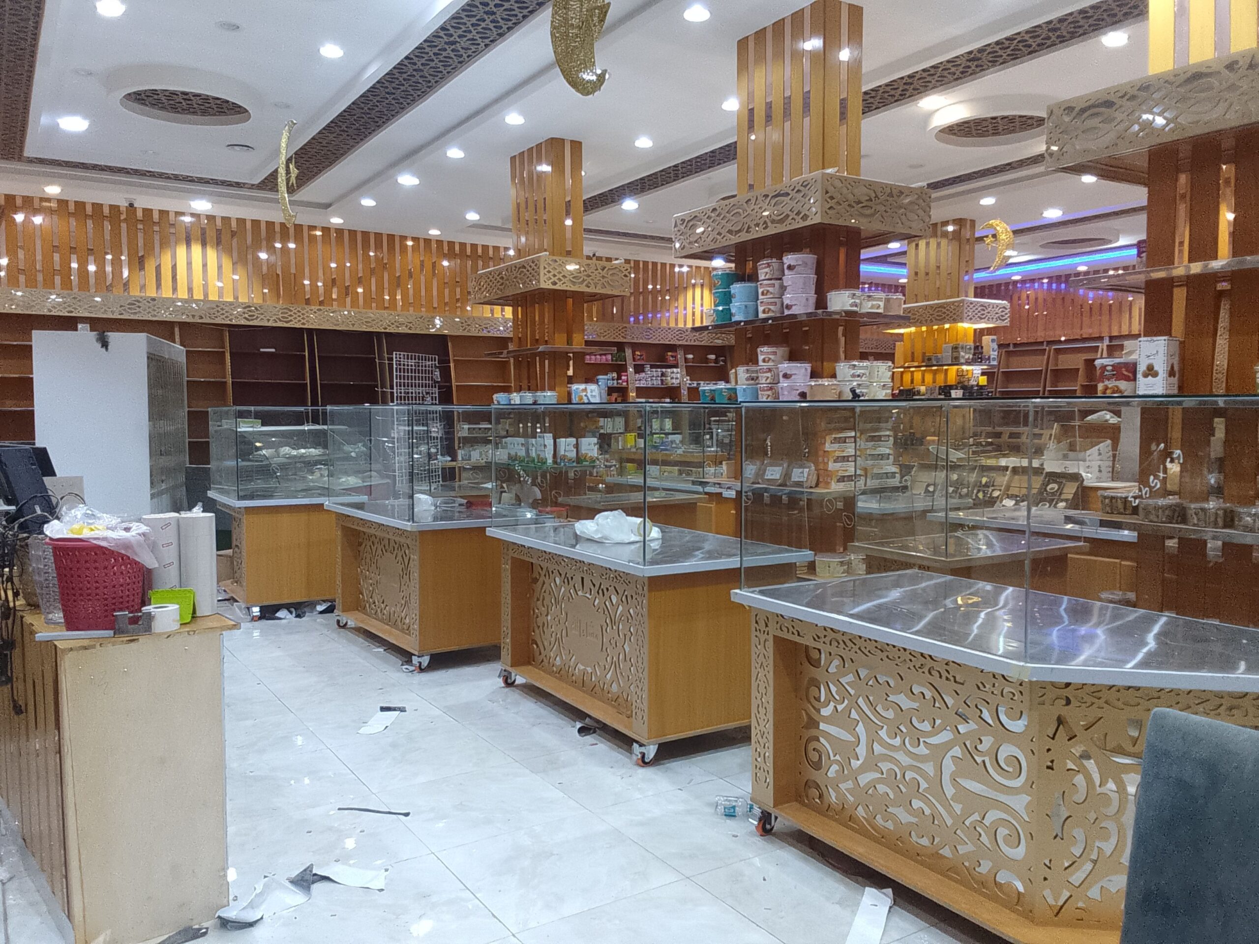 معلم قزاز سكريت ودربزان درج والامنيوم ومطابخ