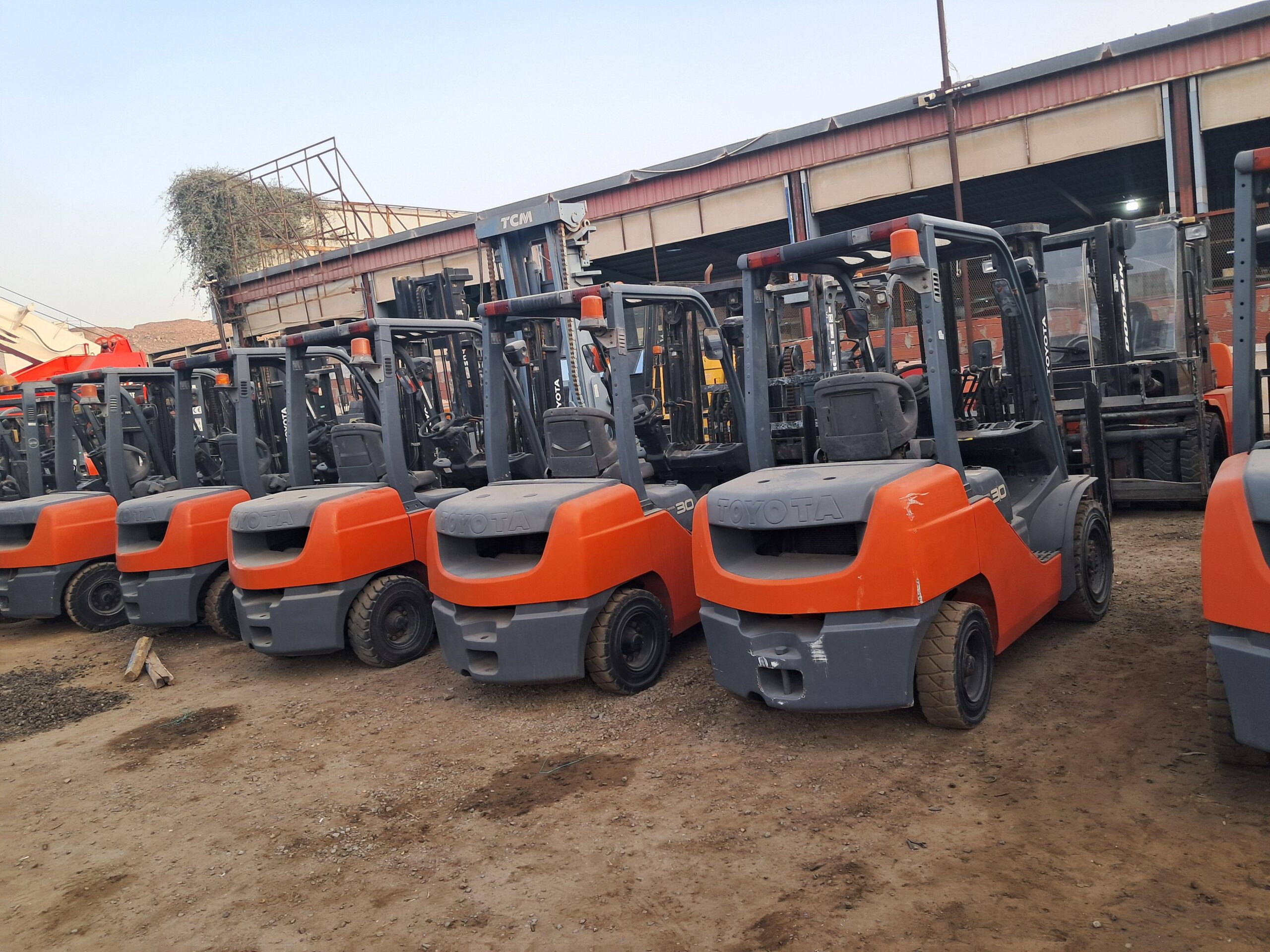 الرياض لتأجير الرافعات الشوكيه بجميع انواعها الاحج