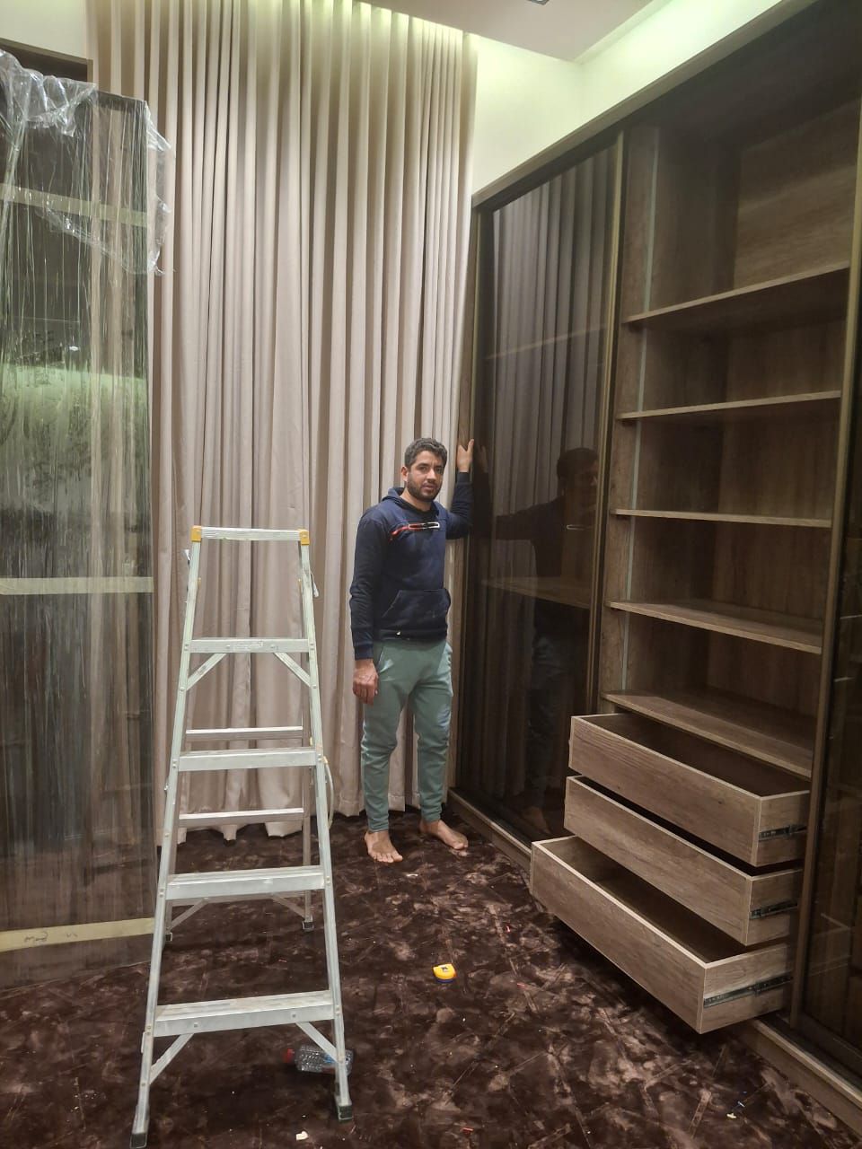 نجار صيانه جميع الدواليب والأبواب وكل شىء يخص النج