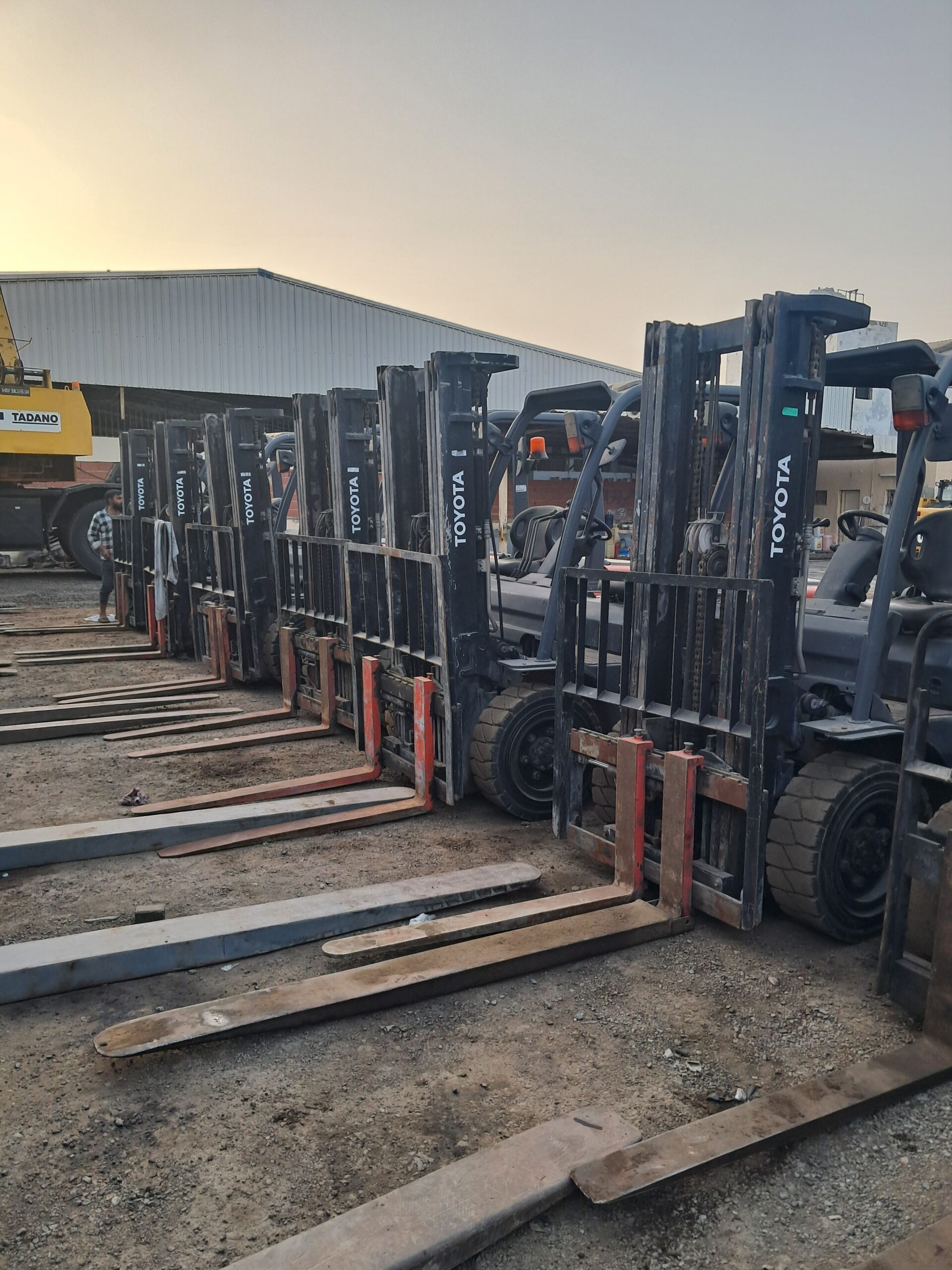 الرياض لتأجير الرافعات الشوكيه بجميع انواعها الاحج