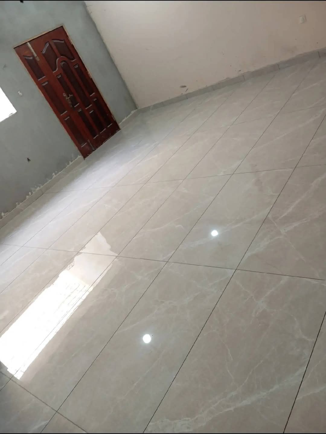 مبلط يمني في الرياض