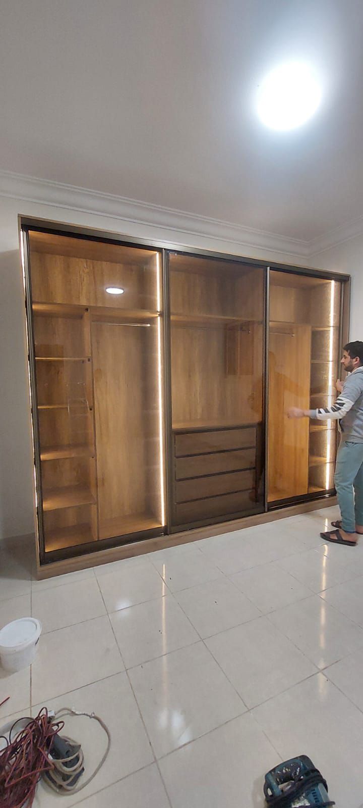 نجار صيانه جميع الدواليب والأبواب وكل شىء يخص النج