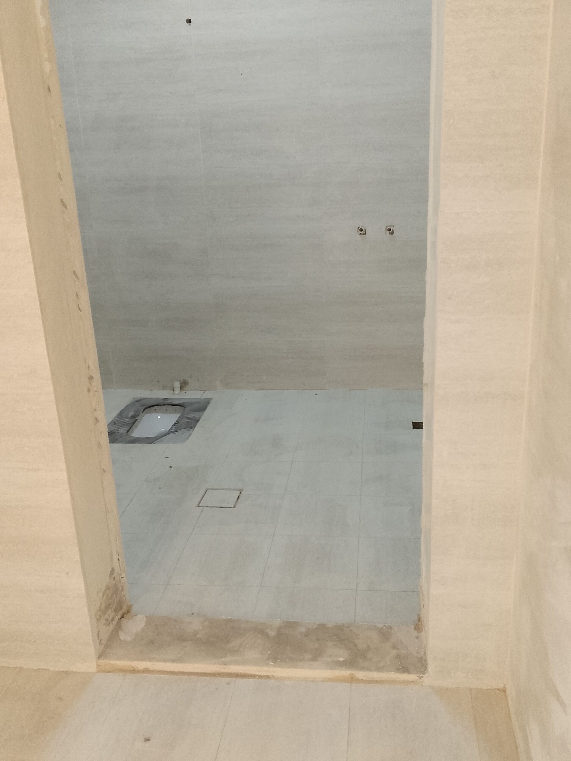 معلم بلاط السيرميك البرسلان روخام بناء تليس داخل ا