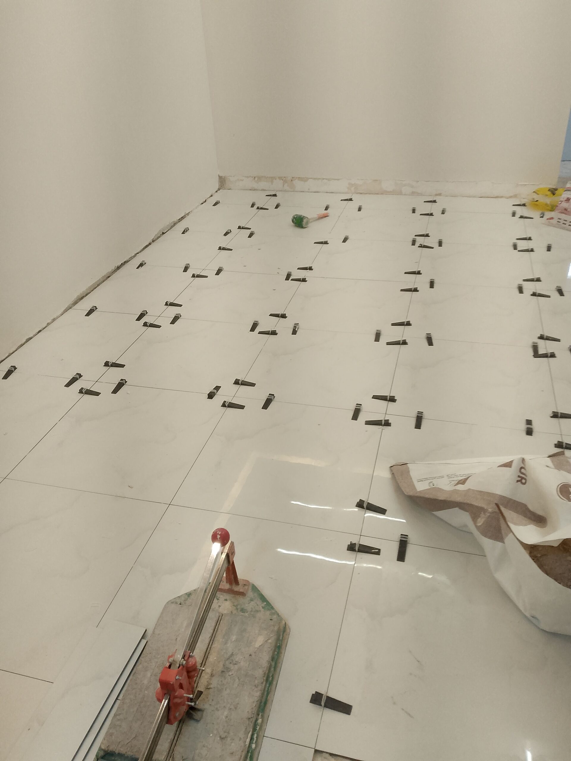 معلم بلاط السيرميك البرسلان مخراج29