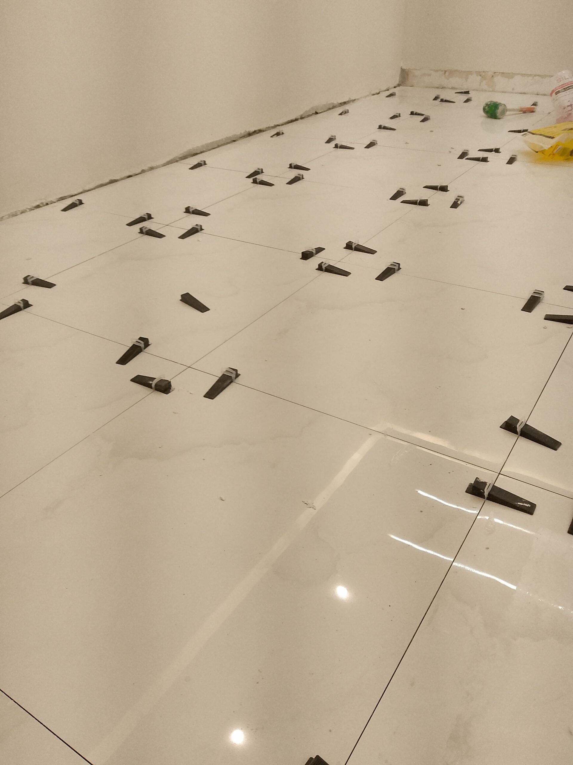 معلم بلاط السيرميك البرسلان مخراج29