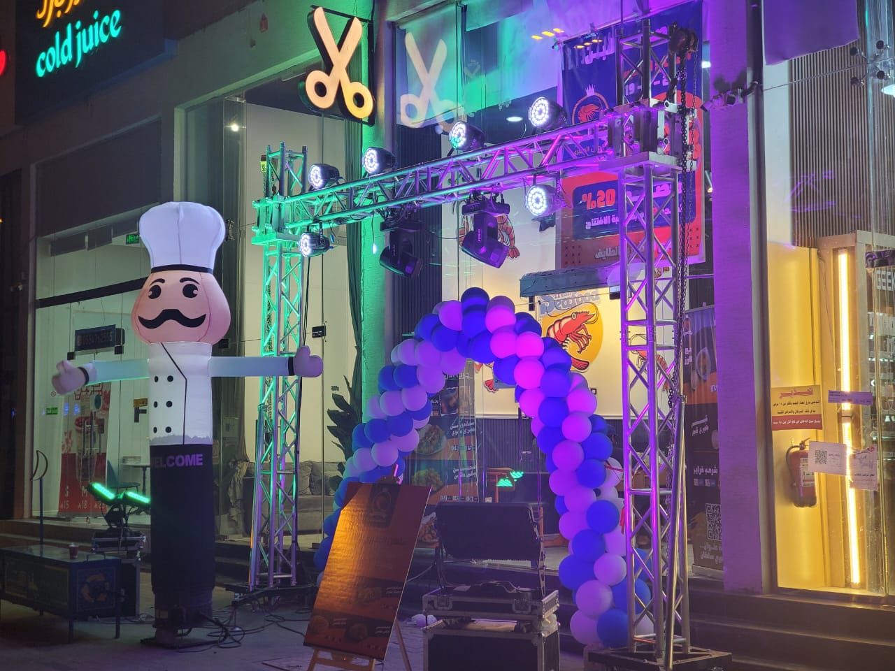 تاجير كشافات اضاءات بالونات نفيخات لمبات دميه افتت