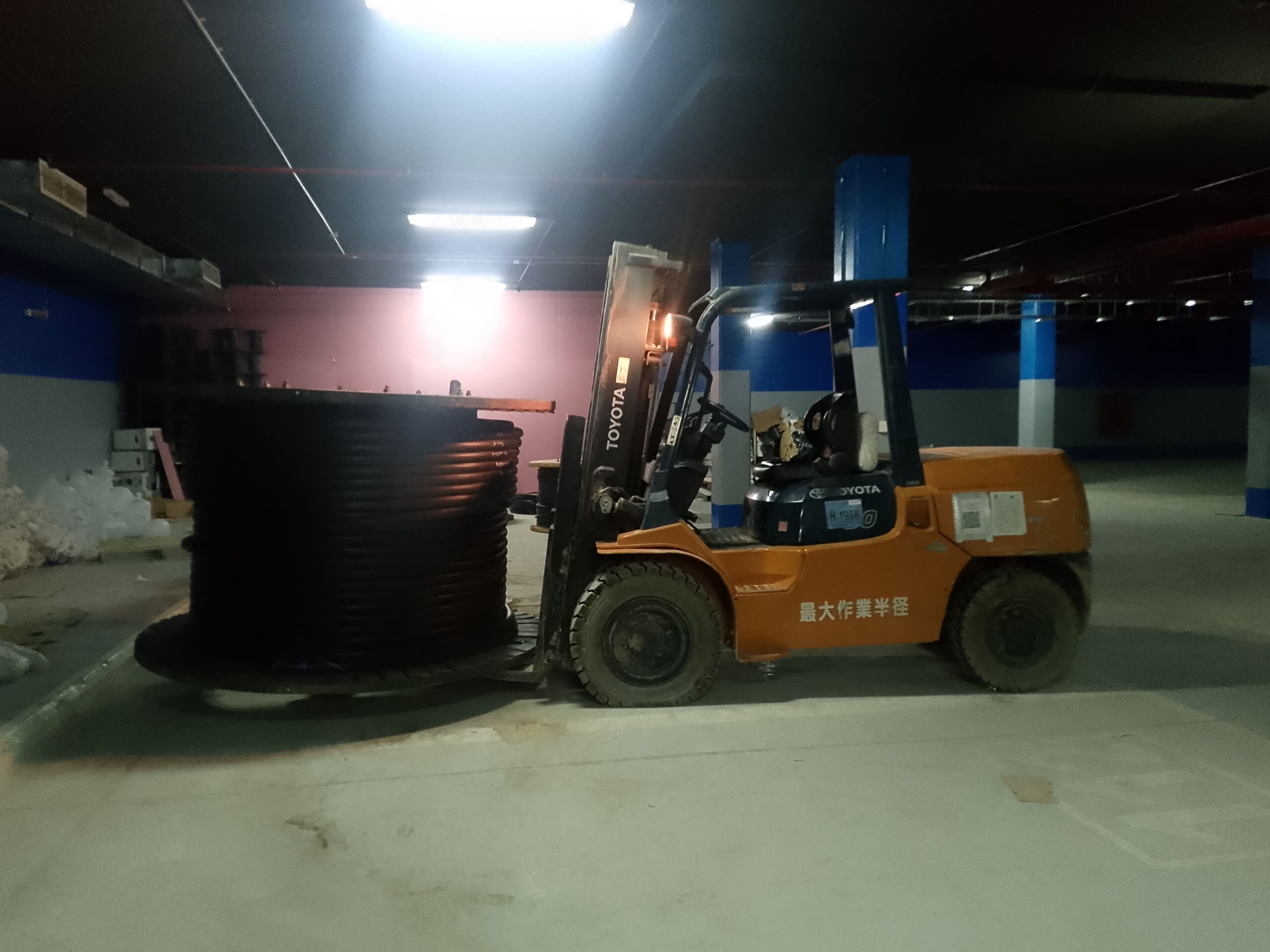 لتأجير الرافعات الشوكيه بجميع احجامها