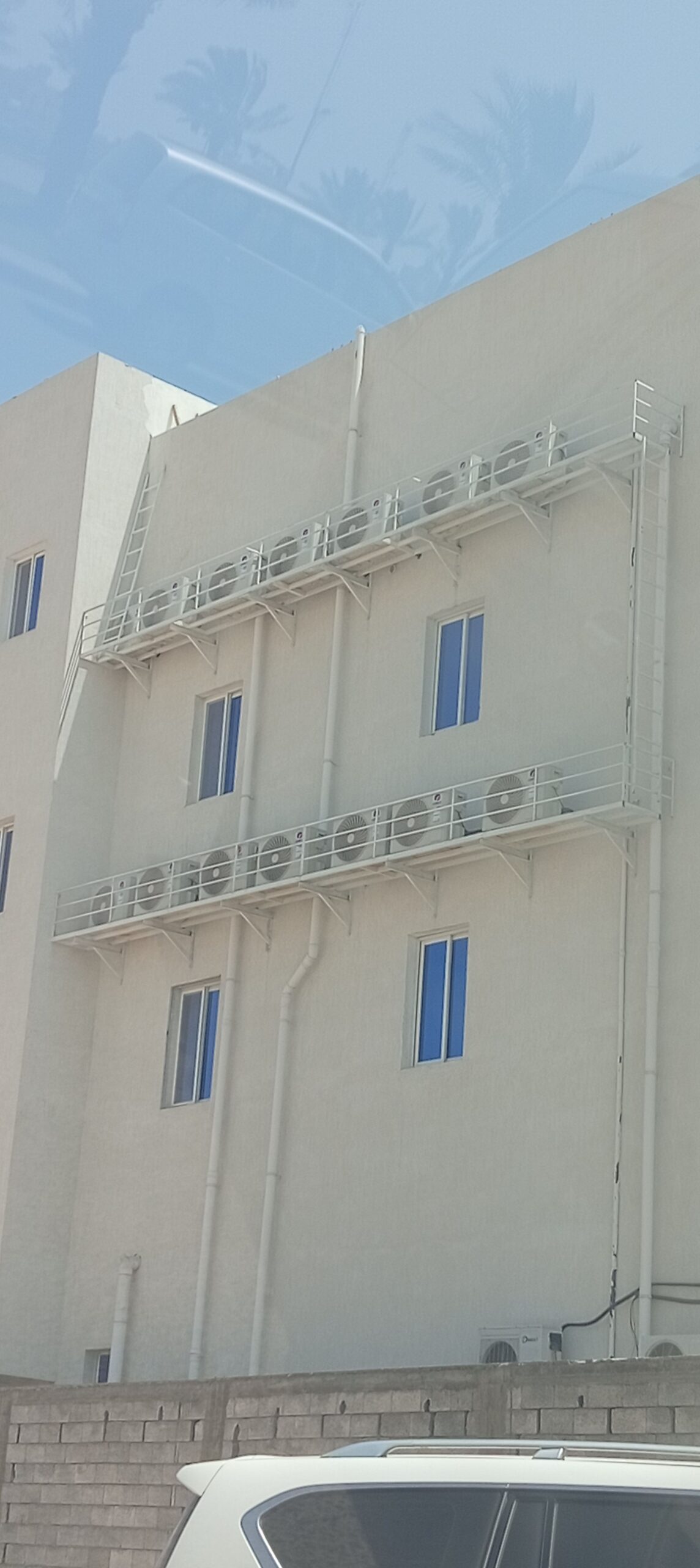 فني ومعلم مكيفات