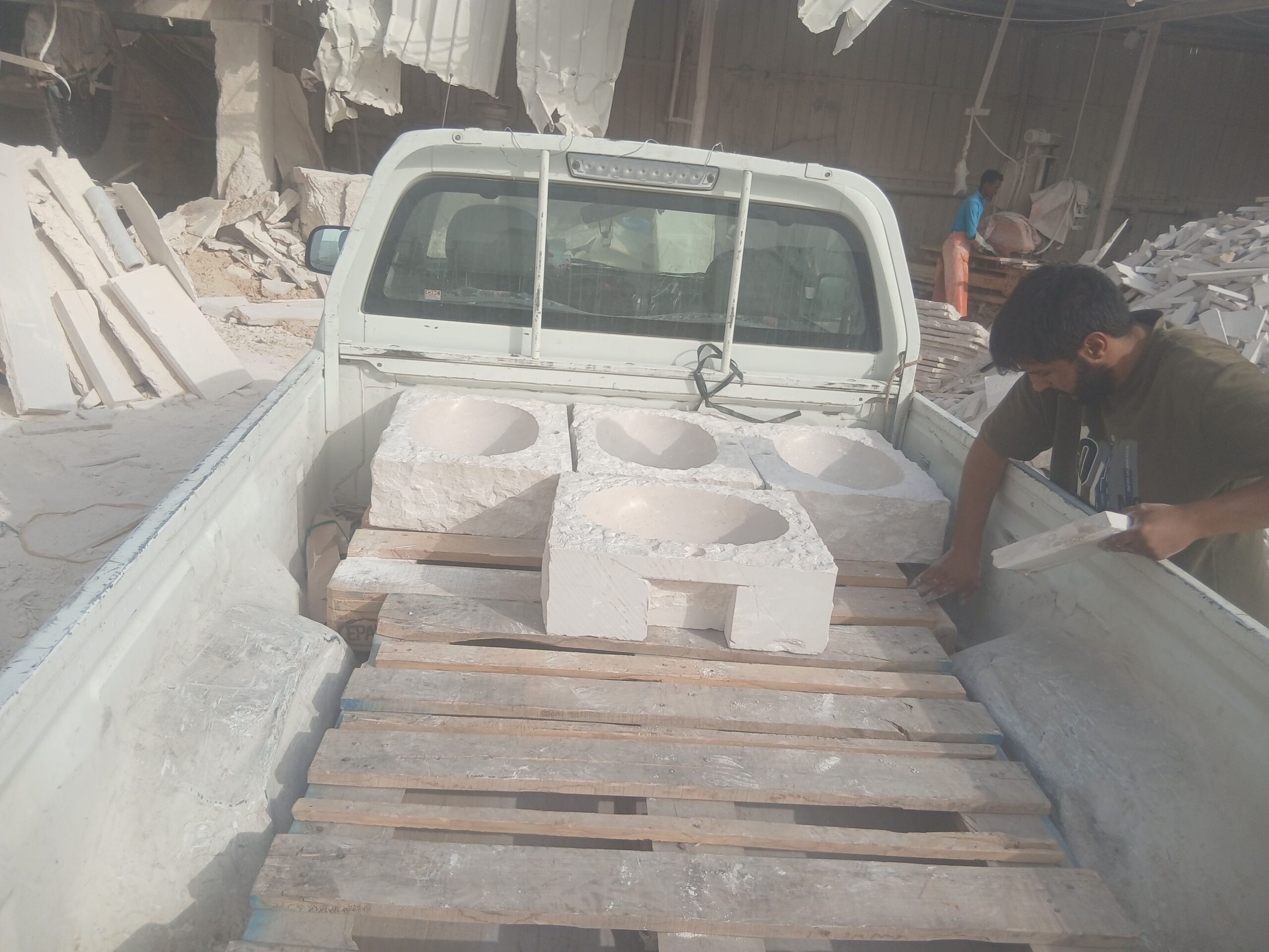 احواض وجه جبل حجر طبيعي