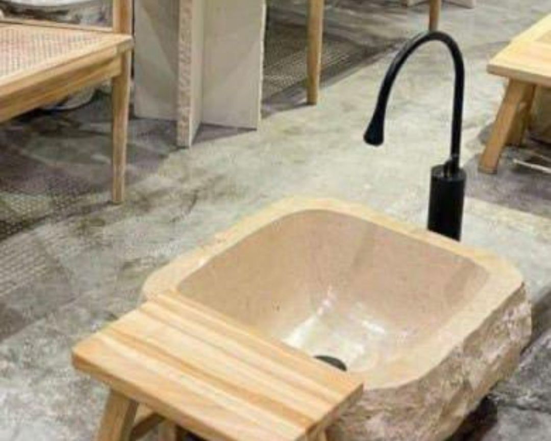 احواض وجه جبل حجر طبيعي