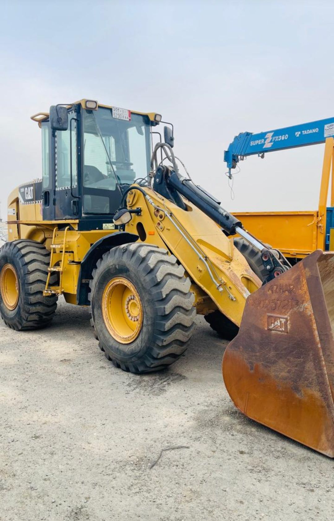 للايجار رافعات شوكية وسيزر لفت ومان لفت وكرينات وب