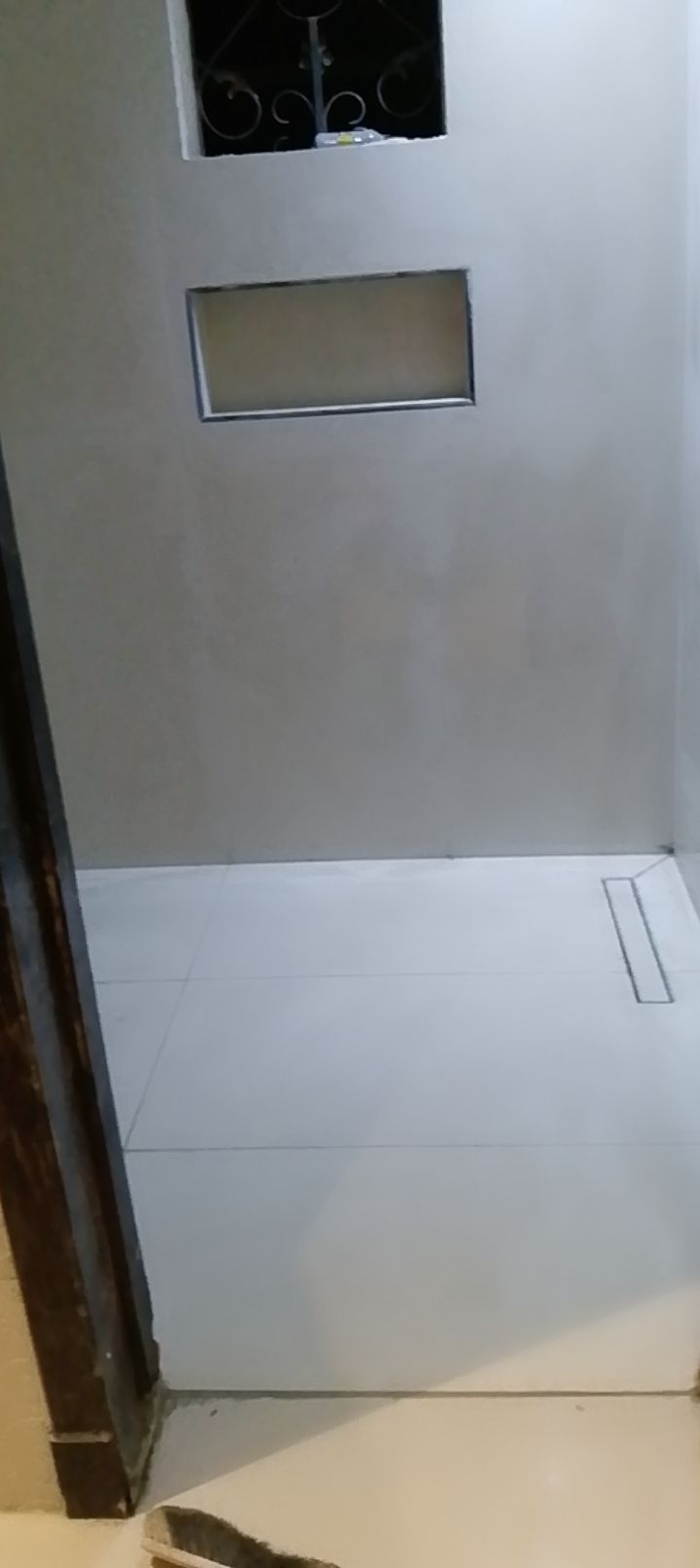 معلم بلاط السيرميك البرسلان روخام بناء تليس وكثير