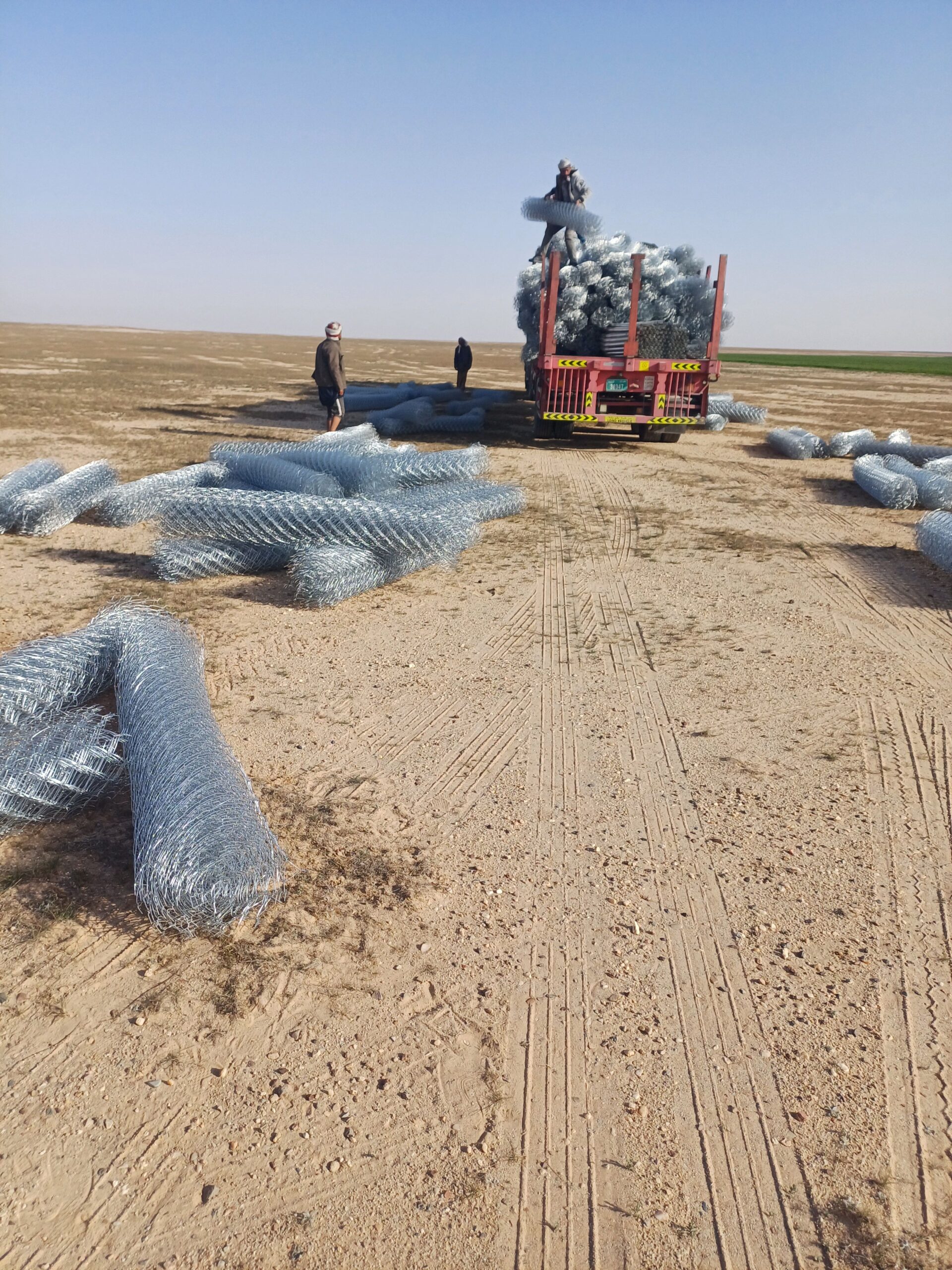 نقوم بتورد وتركيب جميع النواع الشبوك بعدت النواعها