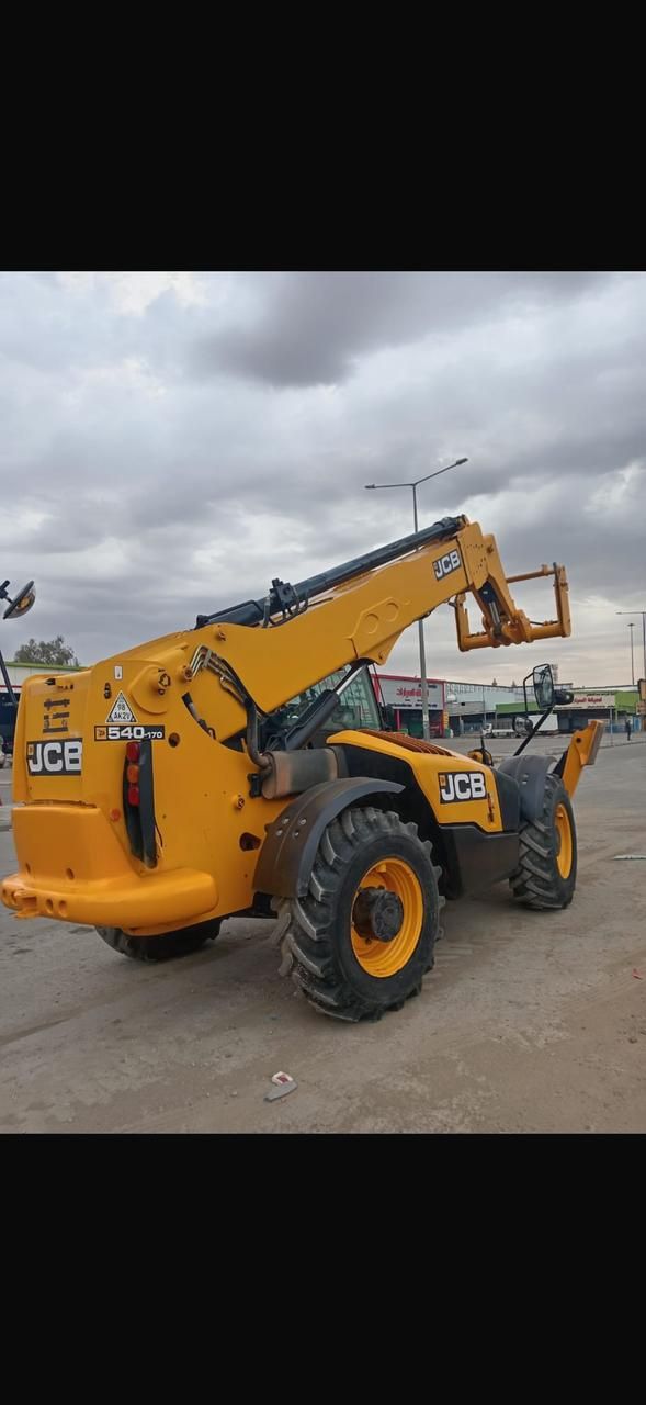 سيررلفت فوركلفت رافعات مقصيه للايجار في حفر الباطن