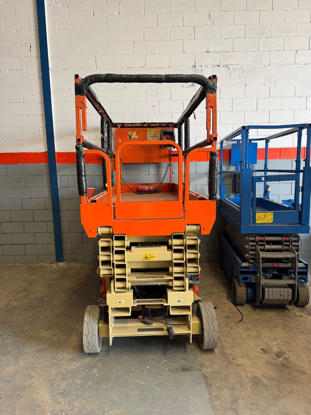 سيزر ليفت و مان ليفت و فوركليفت للايجار يومي وشهري