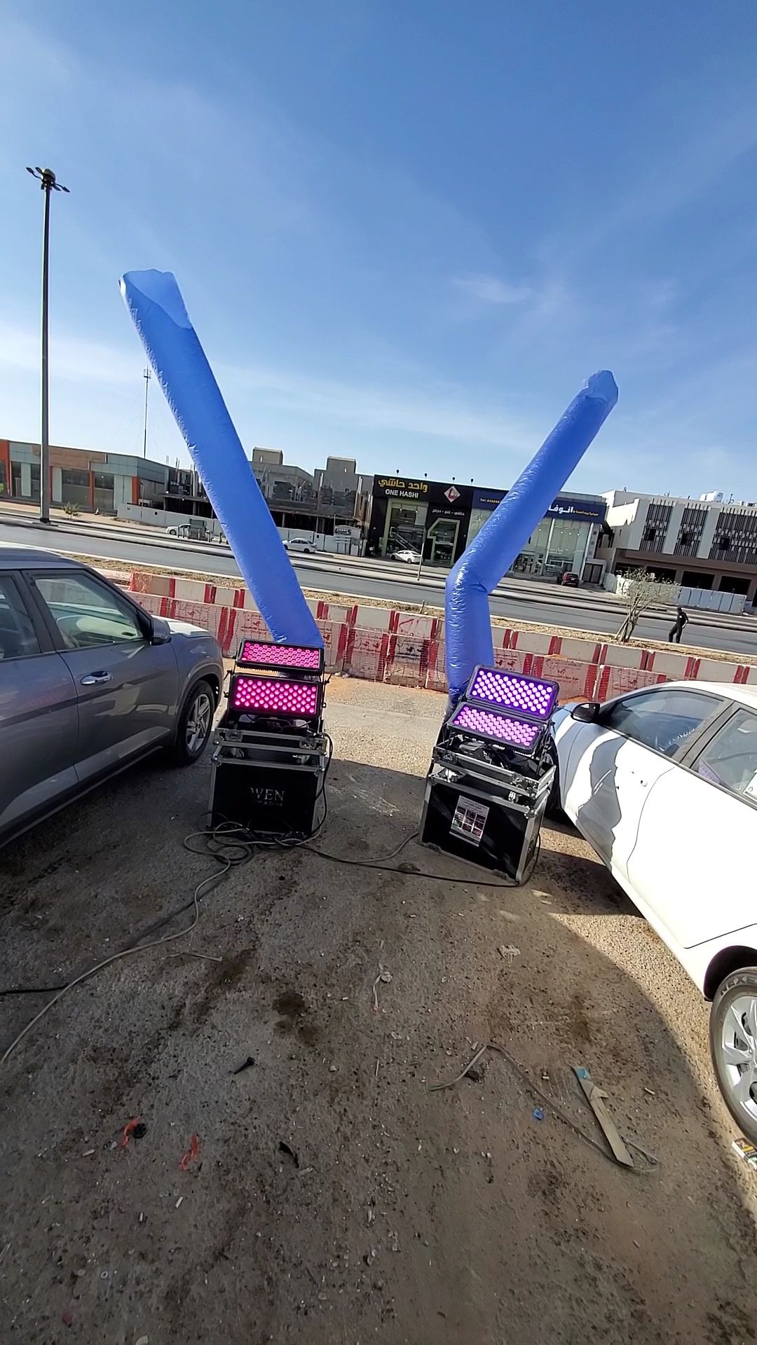 تاجير كشافات اضاءات بالونات نفيخات لمبات دميه افتت