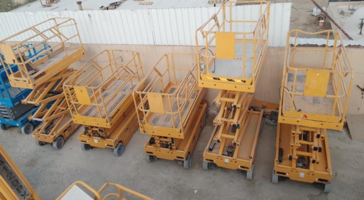 سيزر ليفت و مان ليفت و فوركليفت للايجار يومي وشهري