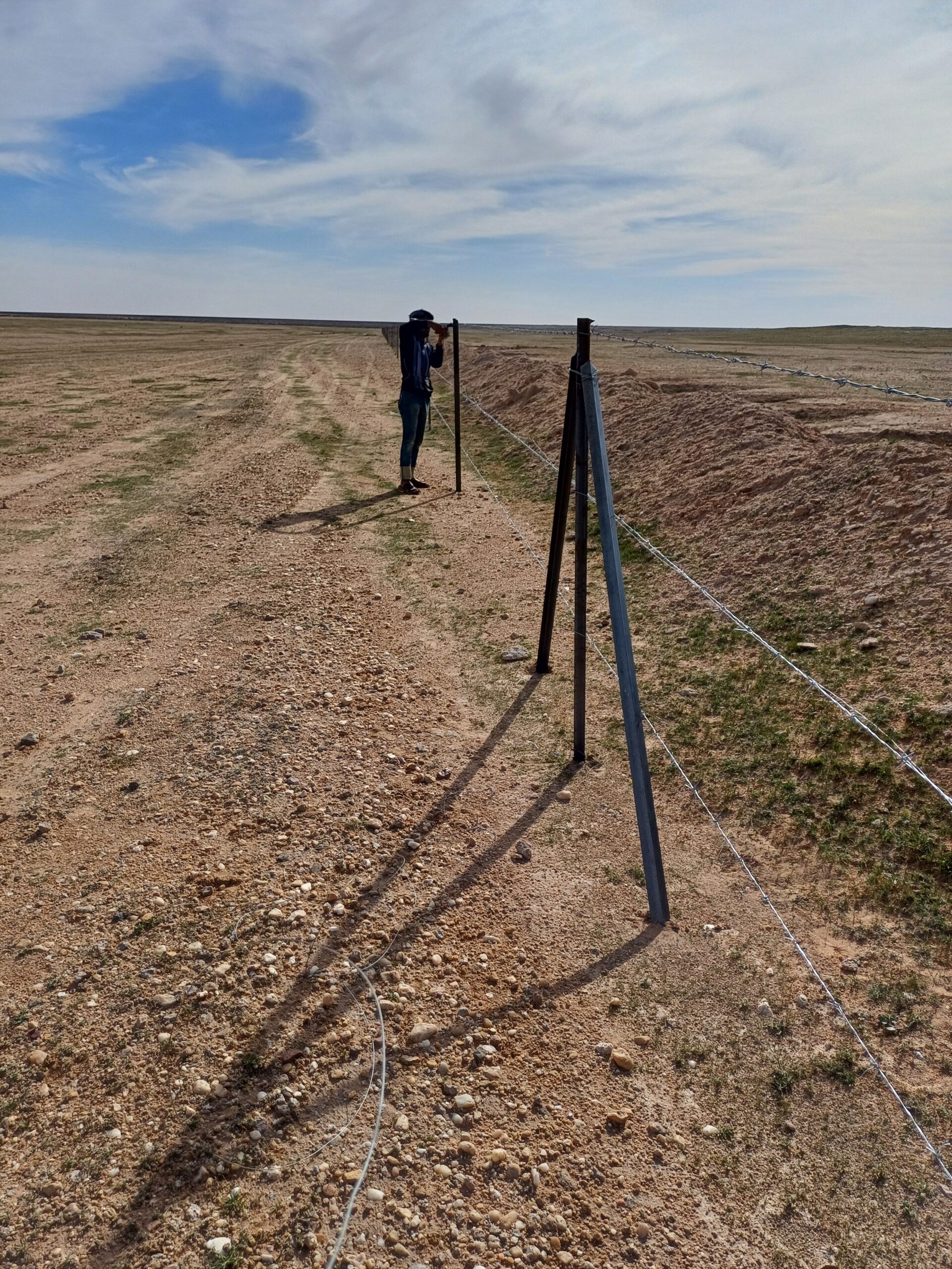 نقوم بتورد وتركيب جميع النواع الشبوك ونخيل