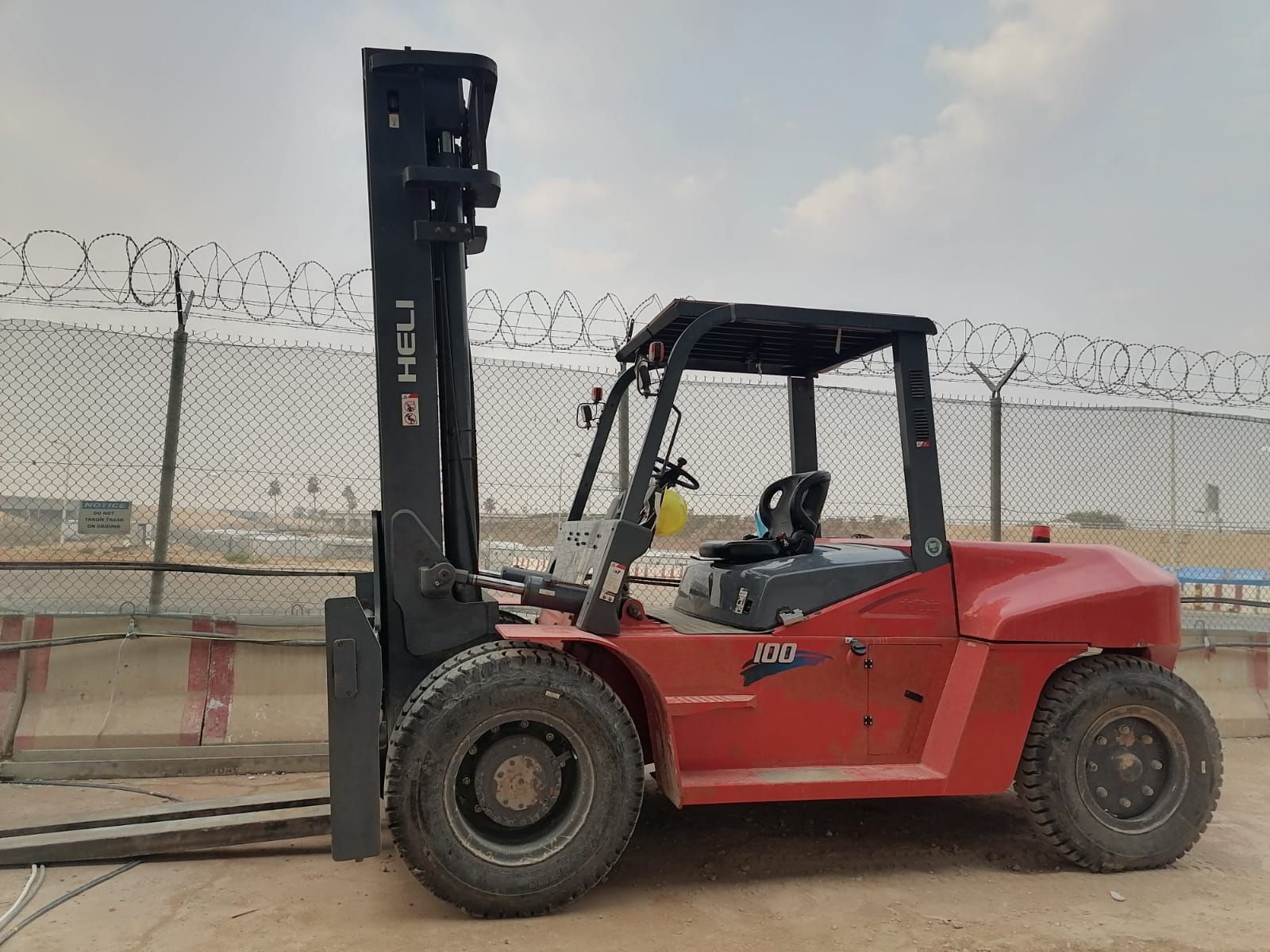 لتأجير الرافعات الشوكيه بجميع احجامها