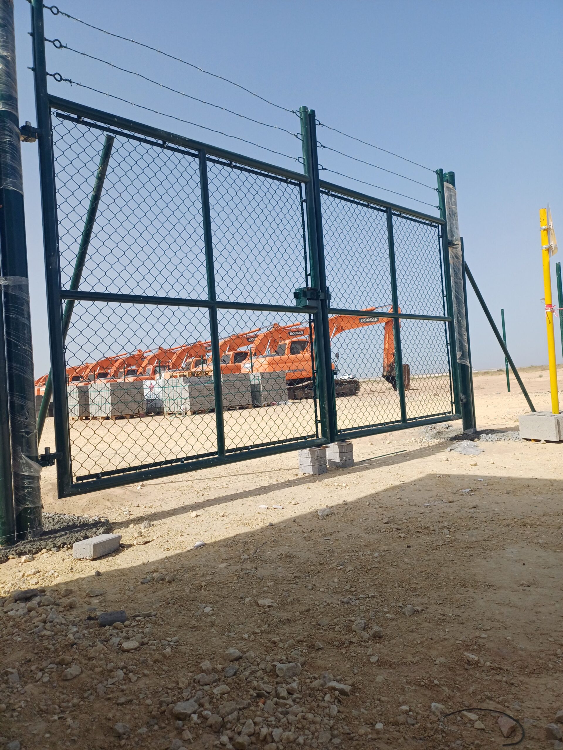 نقوم بتورد وتركيب جميع النواع الشبوك بعدت النواعها