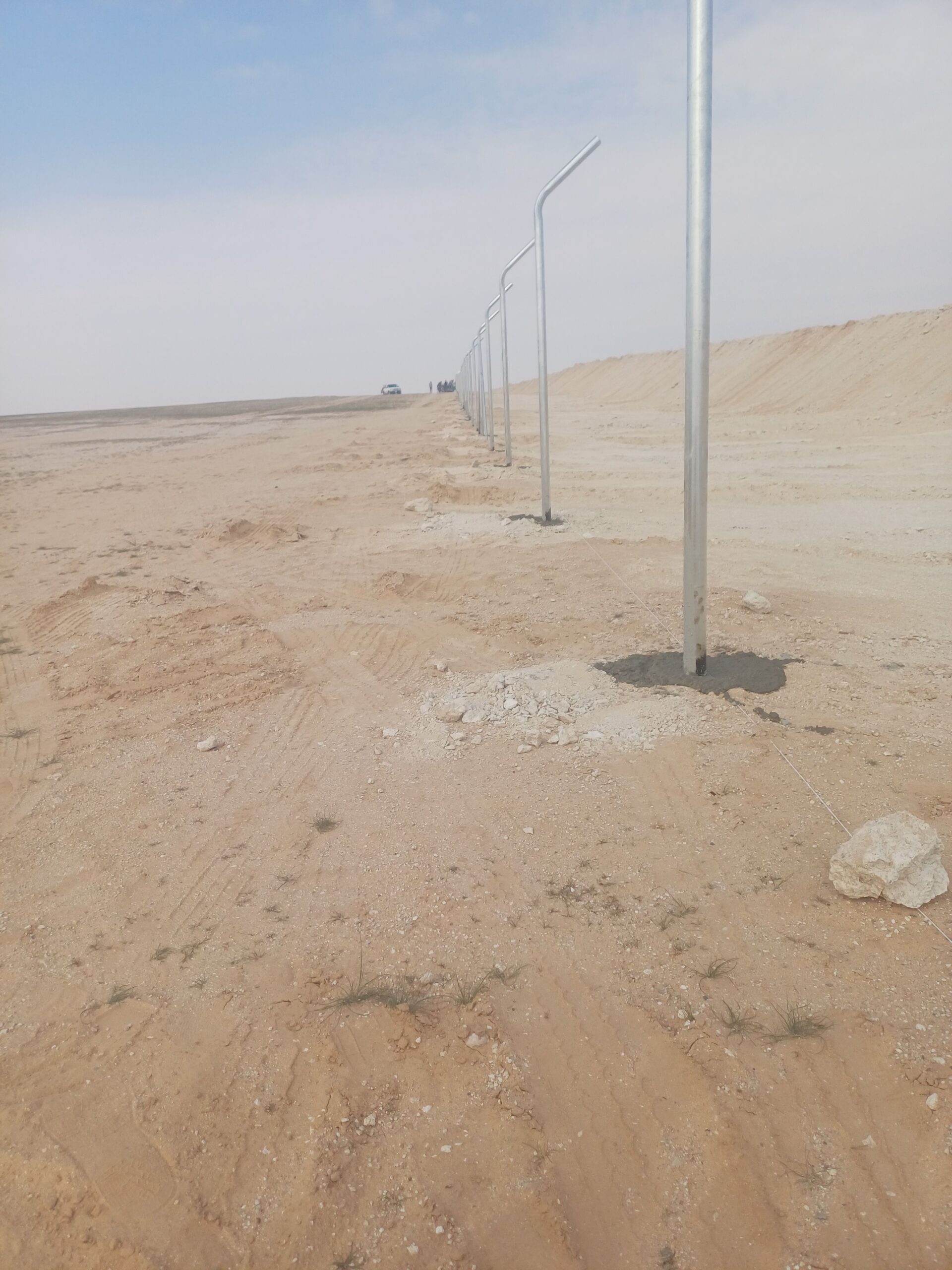 نقوم بتورد وتركيب جميع النواع الشبوك ونخيل