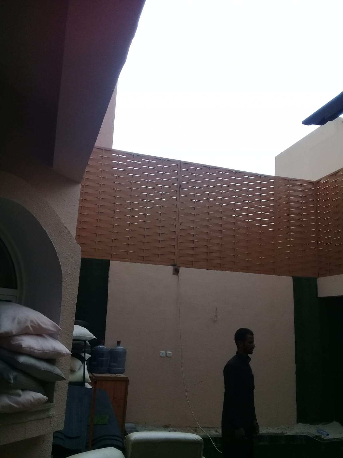 تركيب مظلات وسواتر وجميع اعمال الحداده لتوصل معنا