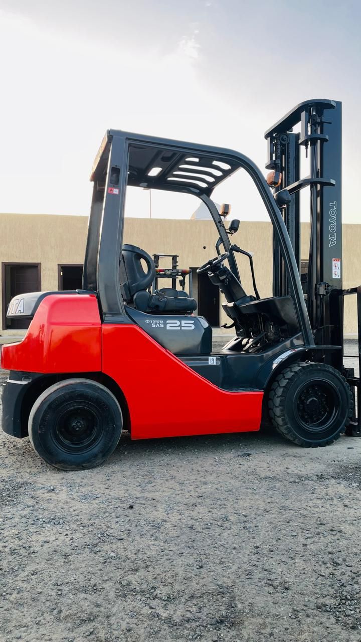 لتأجير الرافعات الشوكيه بجميع احجامها