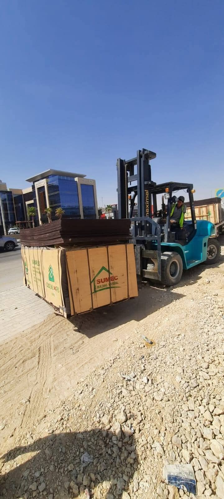 تأجير رافعة شؤكيه كرينات فوركلفت كلارك