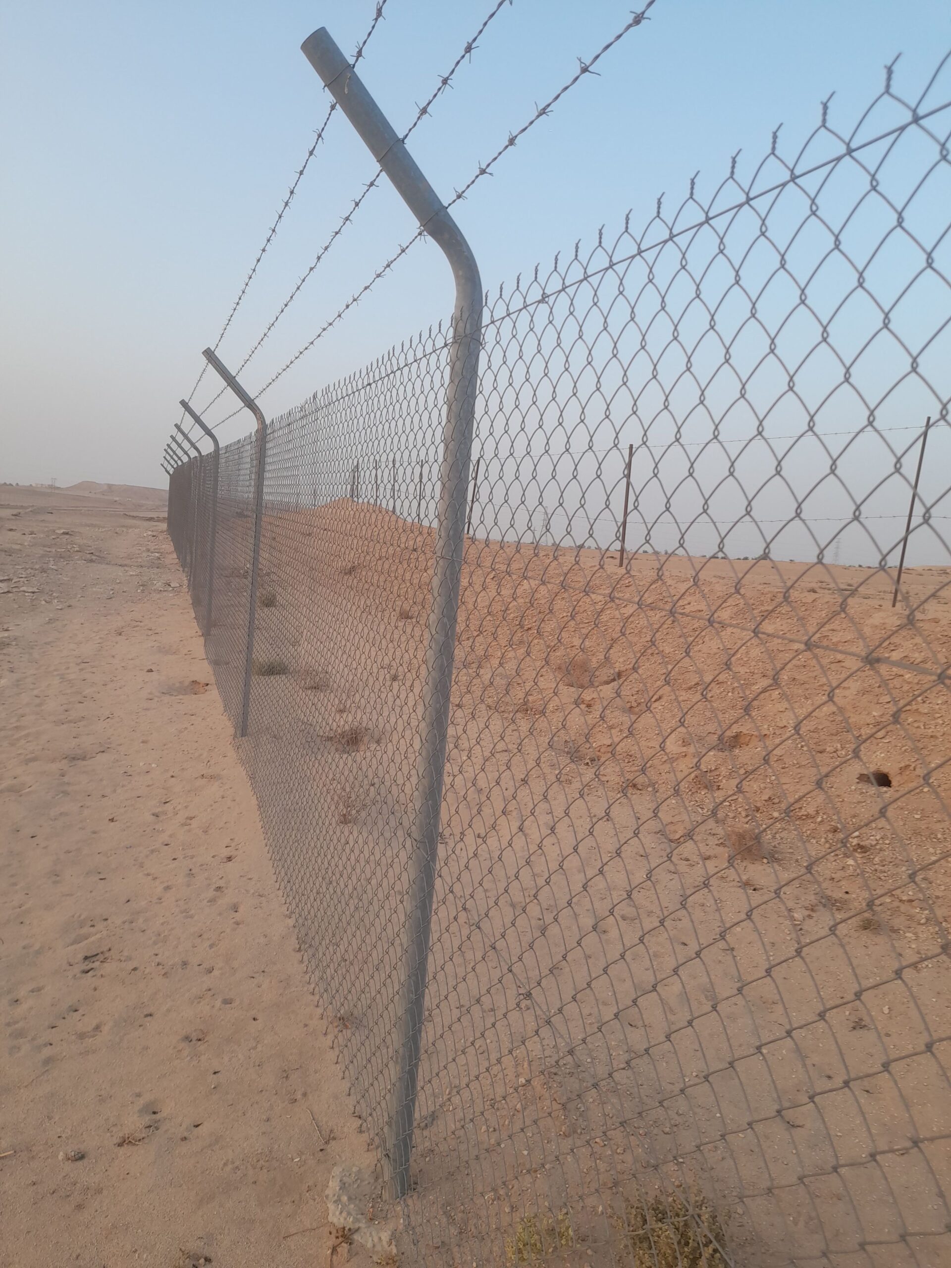 نقوم بتوريد وتركيب جميع النواع الشبوك