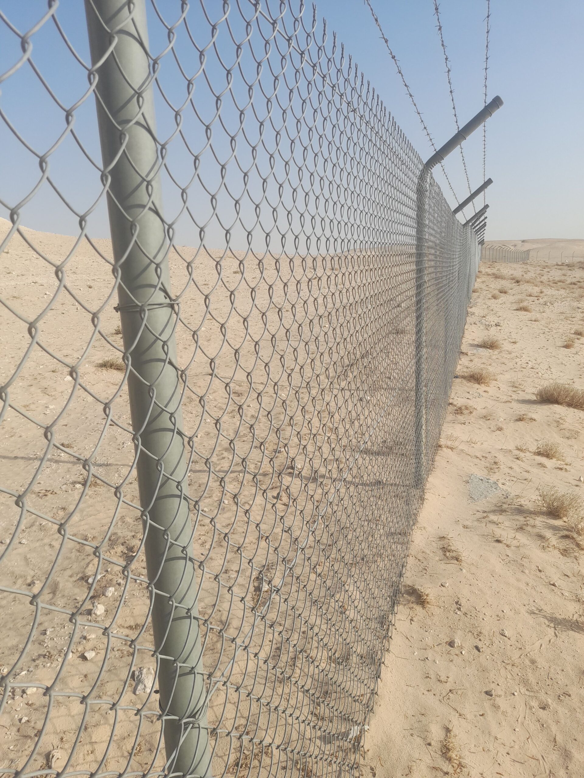 نقوم بتوريد وتركيب جميع النواع الشبوك