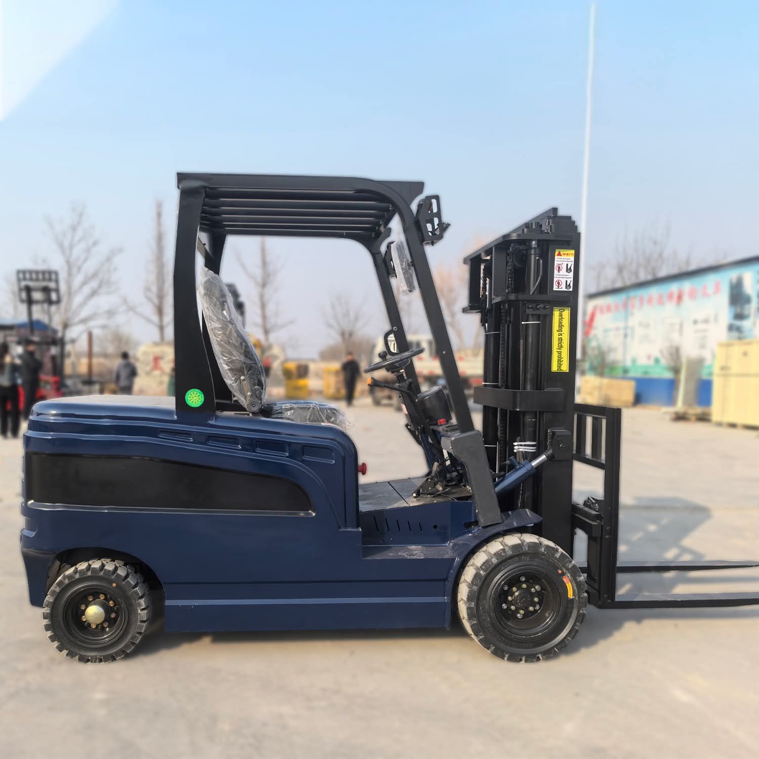 تأجير رافعة شؤكيه كرينات فوركلفت كلارك