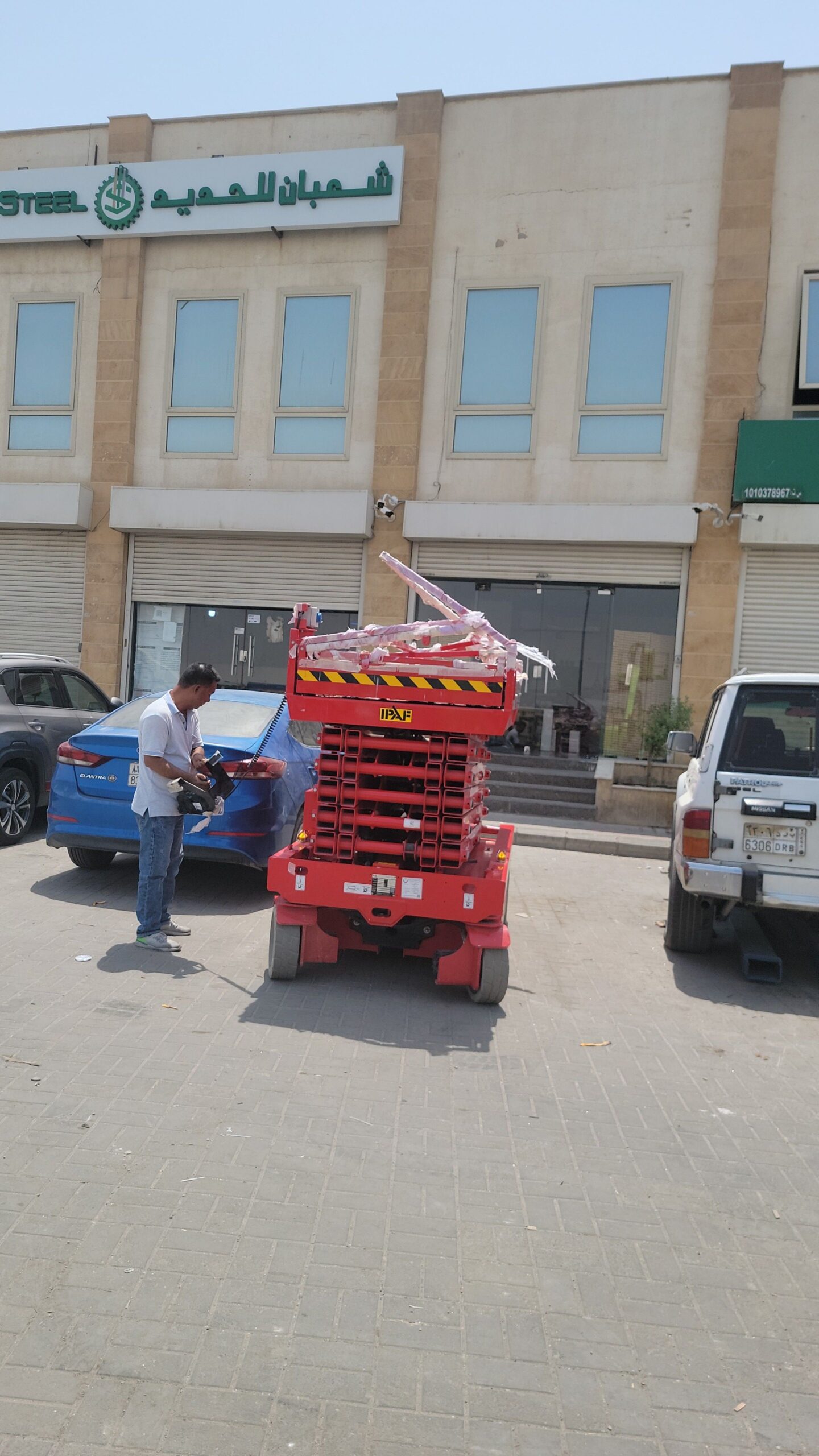 تأجير رافعات شوكيه كرينات تليهندر سيزر لفت مان لفت