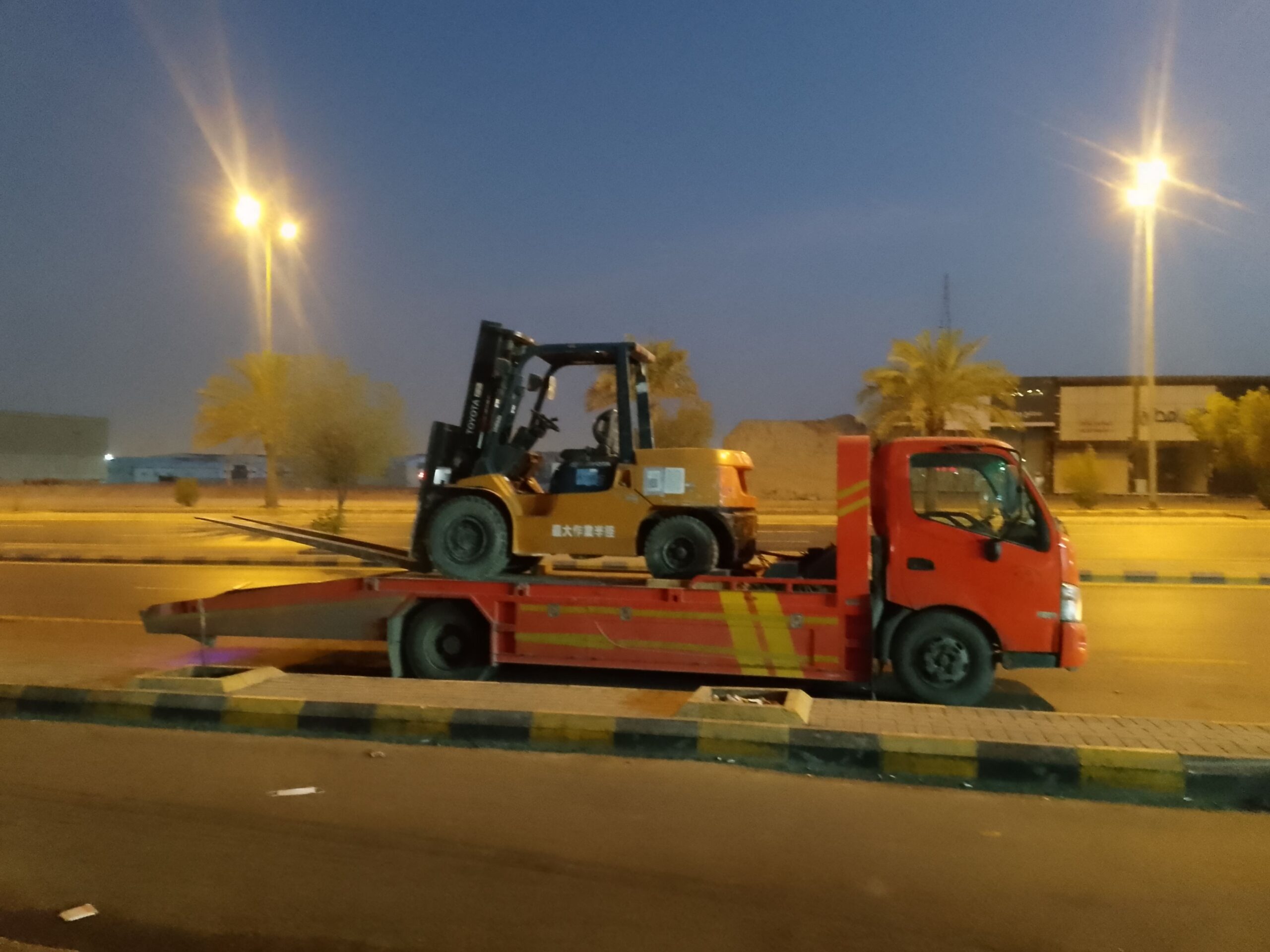 لتأجير الرافعات الشوكيه بجميع احجامها