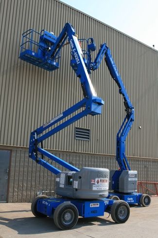 سقالات كهربائيه للايجار رافعة عمال للايجار رافعة م