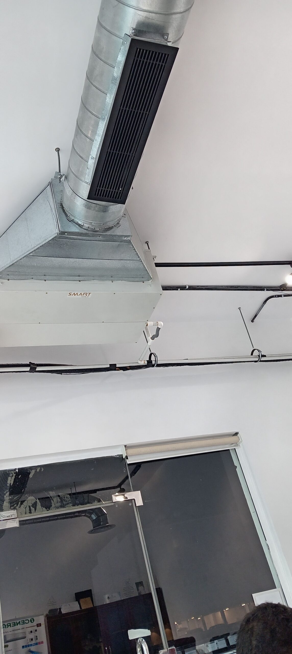 فني ومعلم مكيفات