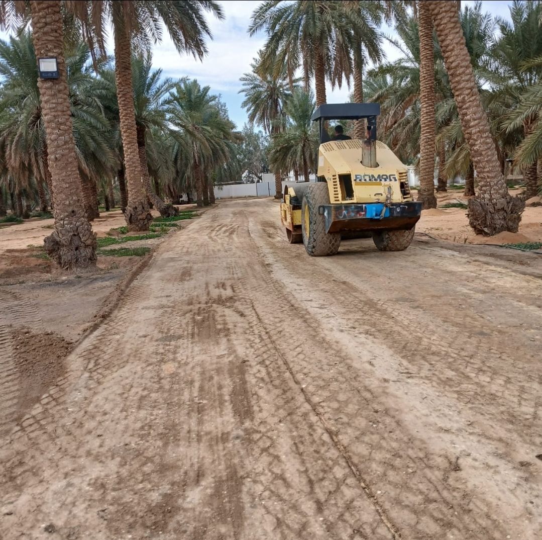 تخطيط مواقف سيارات وأسهم أرشاديه ومواقف ذوي الاحتي