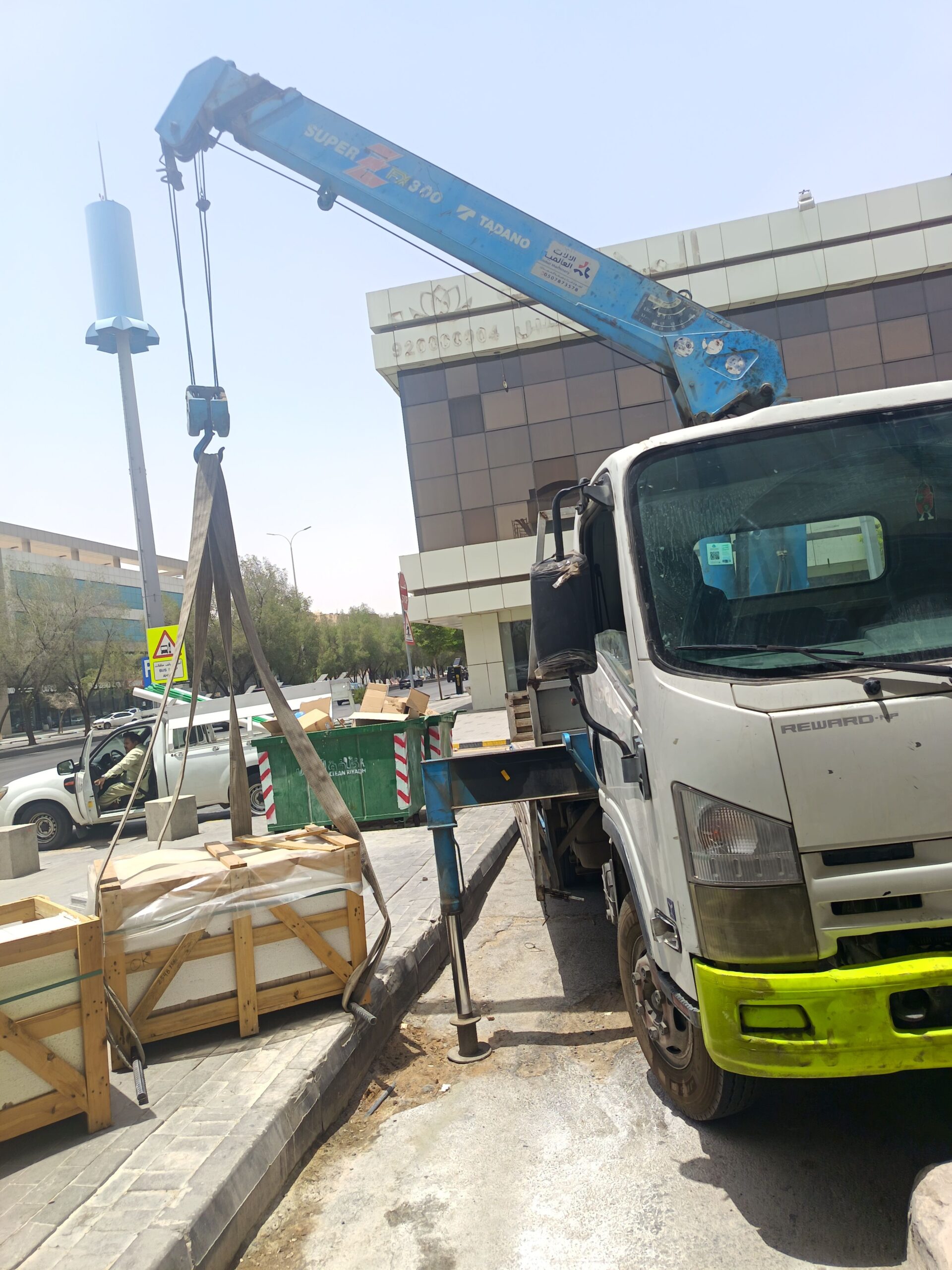 الرياض حي العزيزية خدمه توصيل اثاث بلاط سيراميك رخ