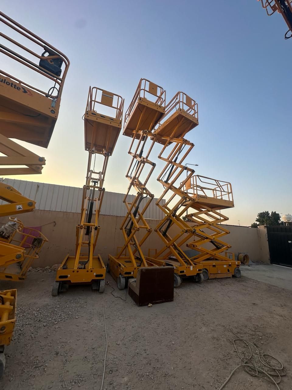 سيزر ليفت و مان ليفت و فوركليفت للايجار يومي وشهري