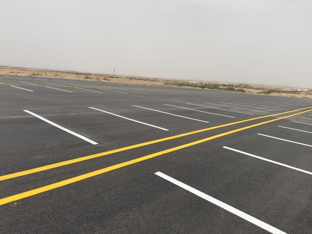 تخطيط مواقف سيارات وأسهم أرشاديه ومواقف ذوي الاحتي