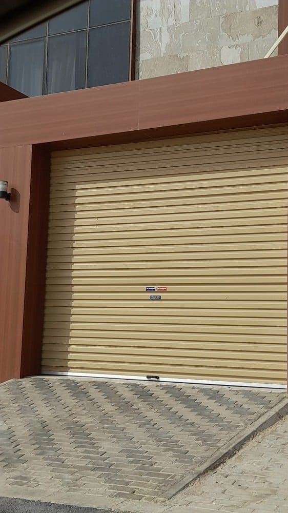 صيانه وتوريد وتركيب ابواب الكراج ونوافذ الشتر بجمي