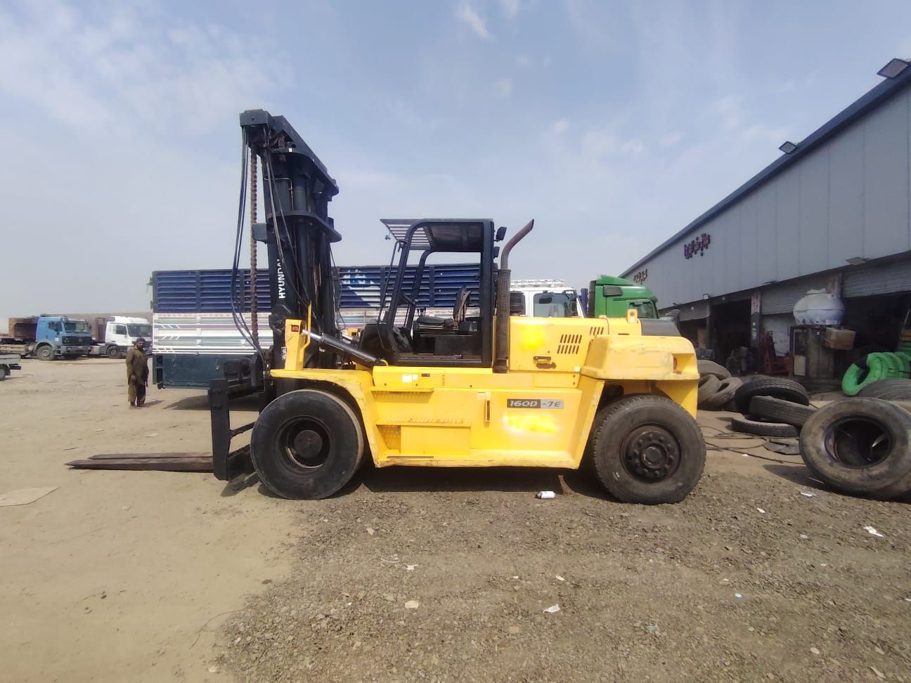 لتأجير الرافعات الشوكيه بجميع احجامها