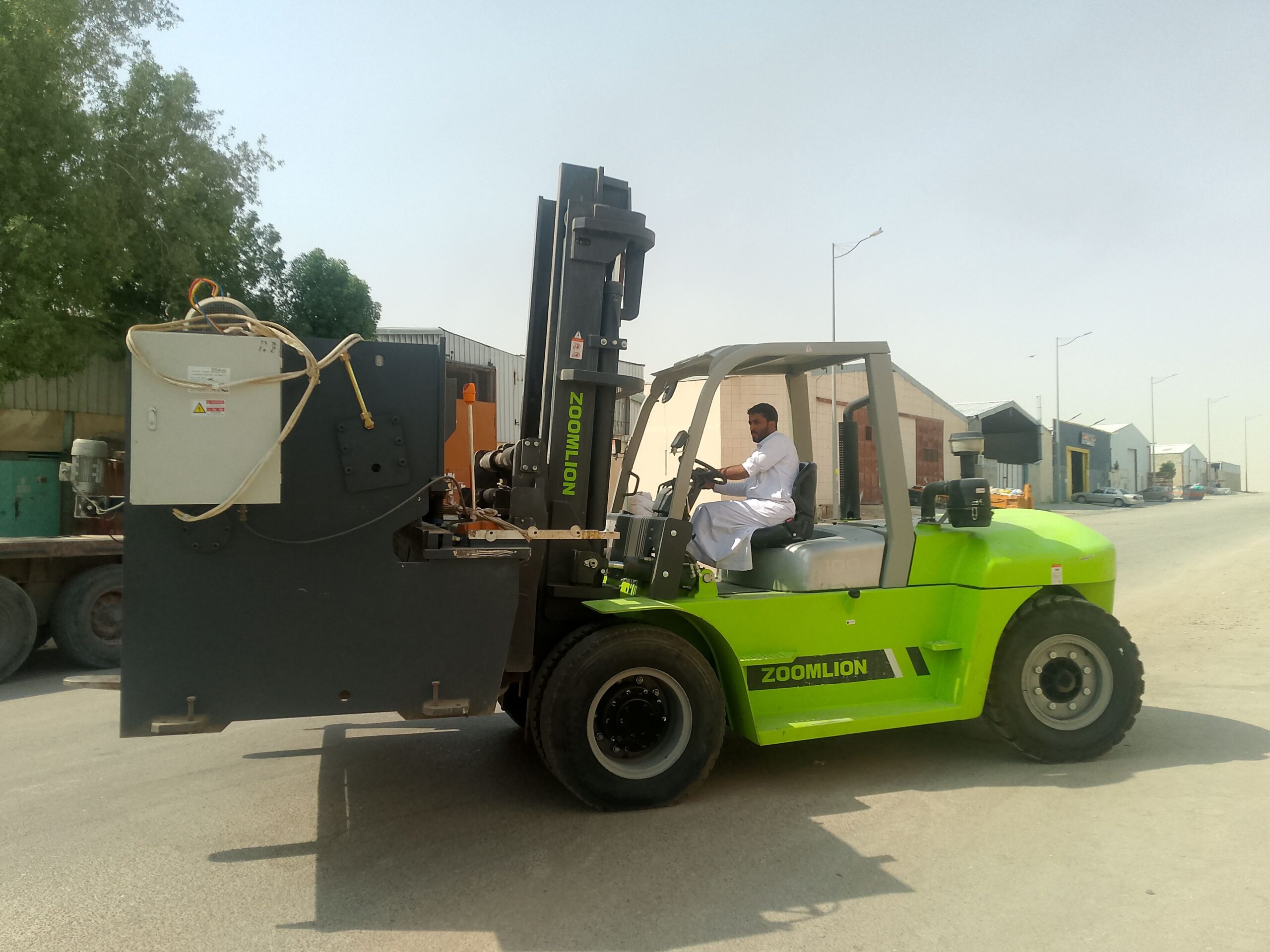 لتأجير الرافعات الشوكيه بجميع احجامها