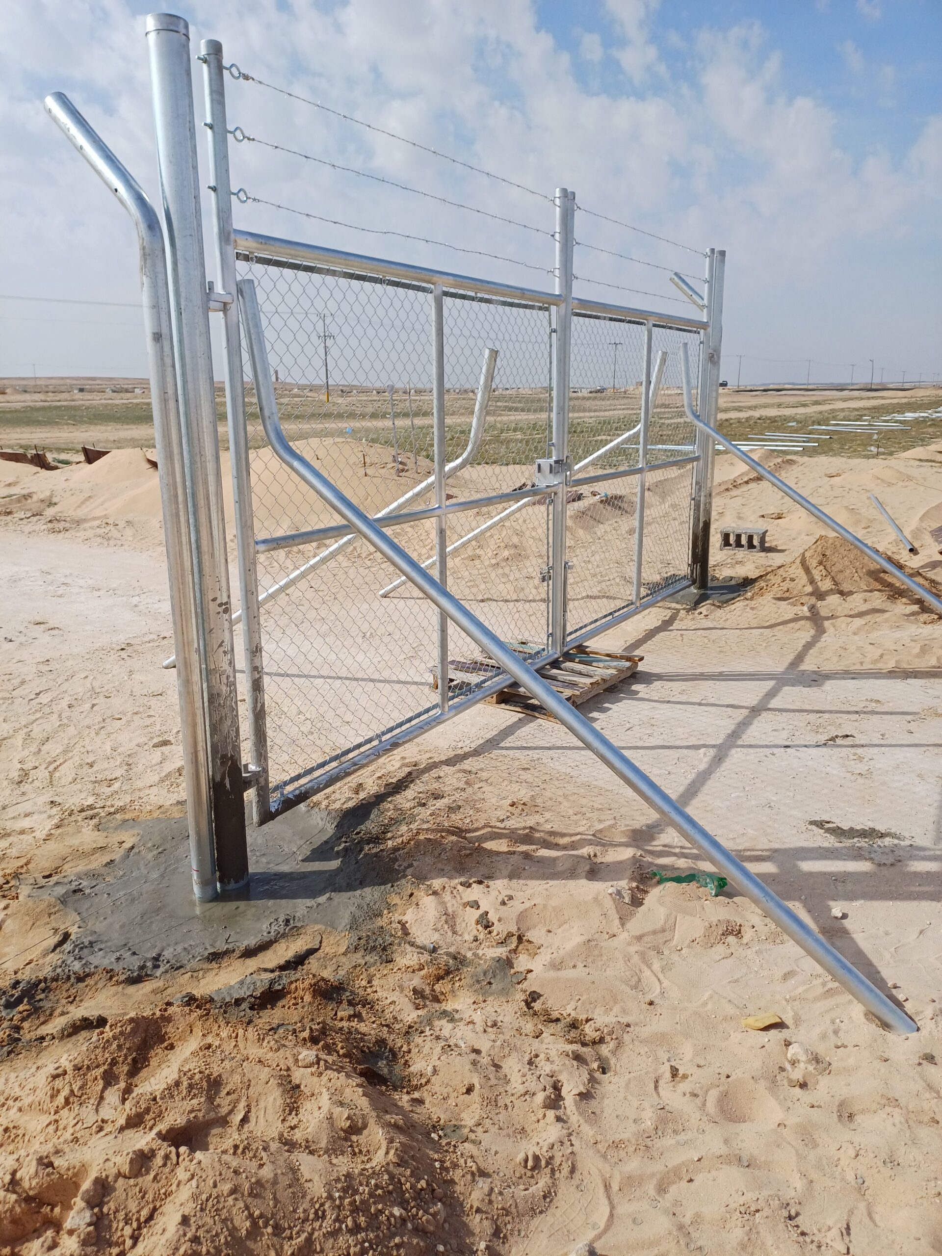 نقوم بتورد وتركيب جميع النواع الشبوك ونخيل عربي وو