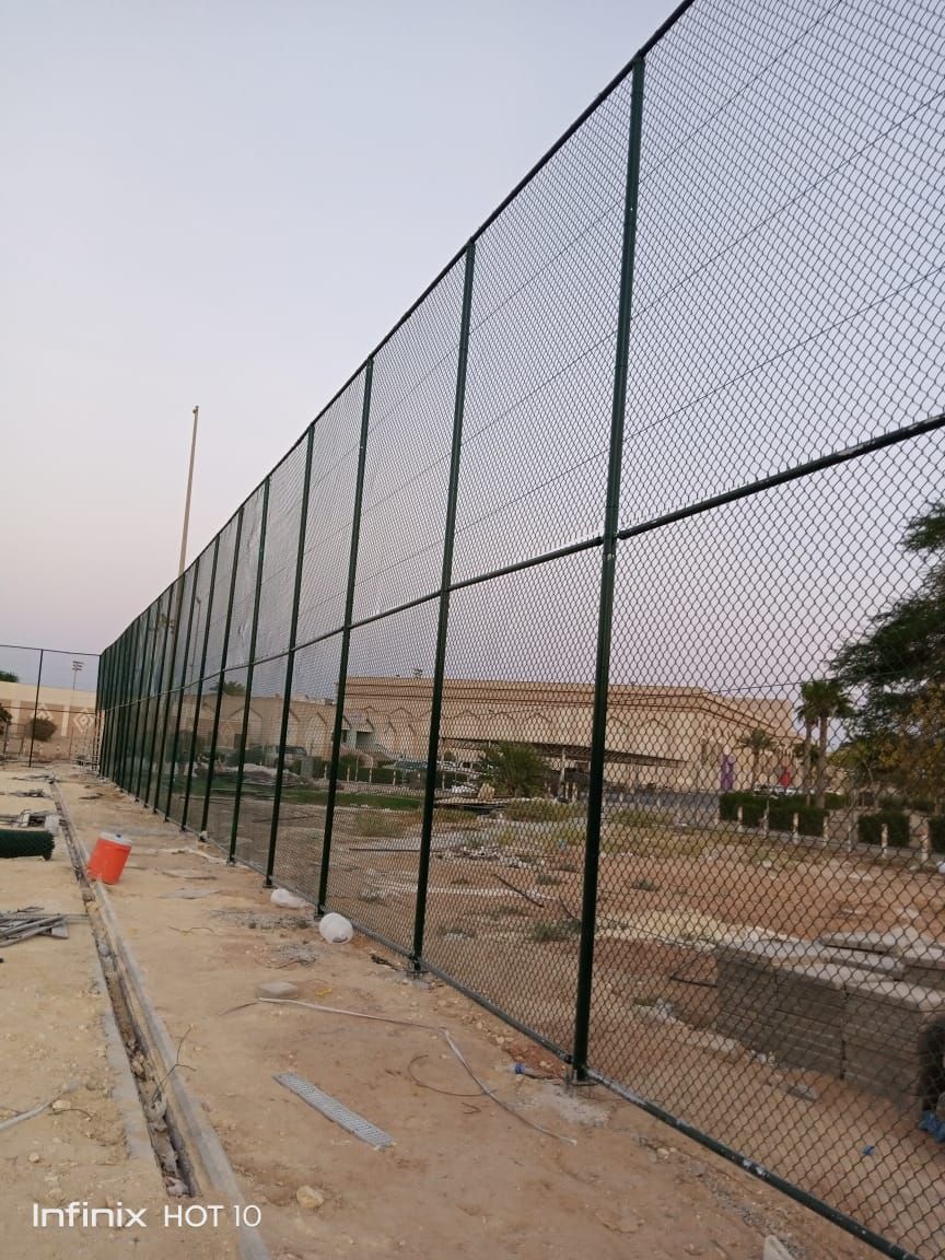 نقوم بتوريد وتركيب جميع النواع الشبوك