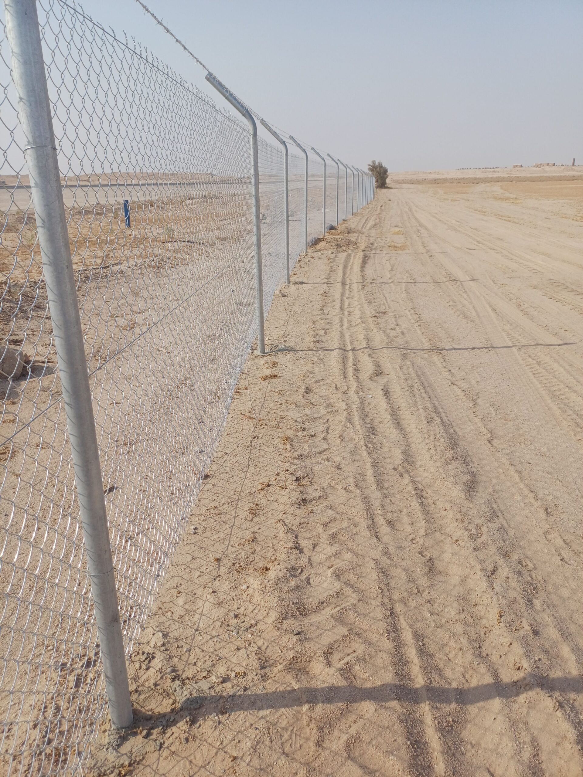 نقوم بتورد وتركيب جميع النواع الشبوك