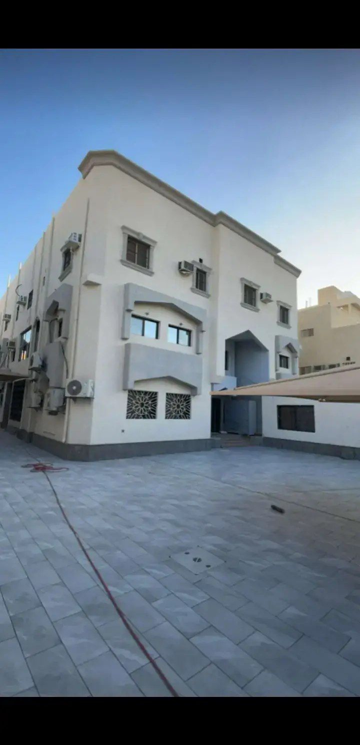 مقاول بناءملحق