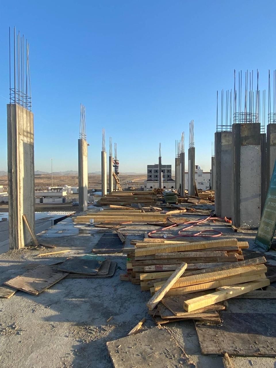 مؤسسة تيجان الشمال للمقاولات العامه عظم اسود وعلى