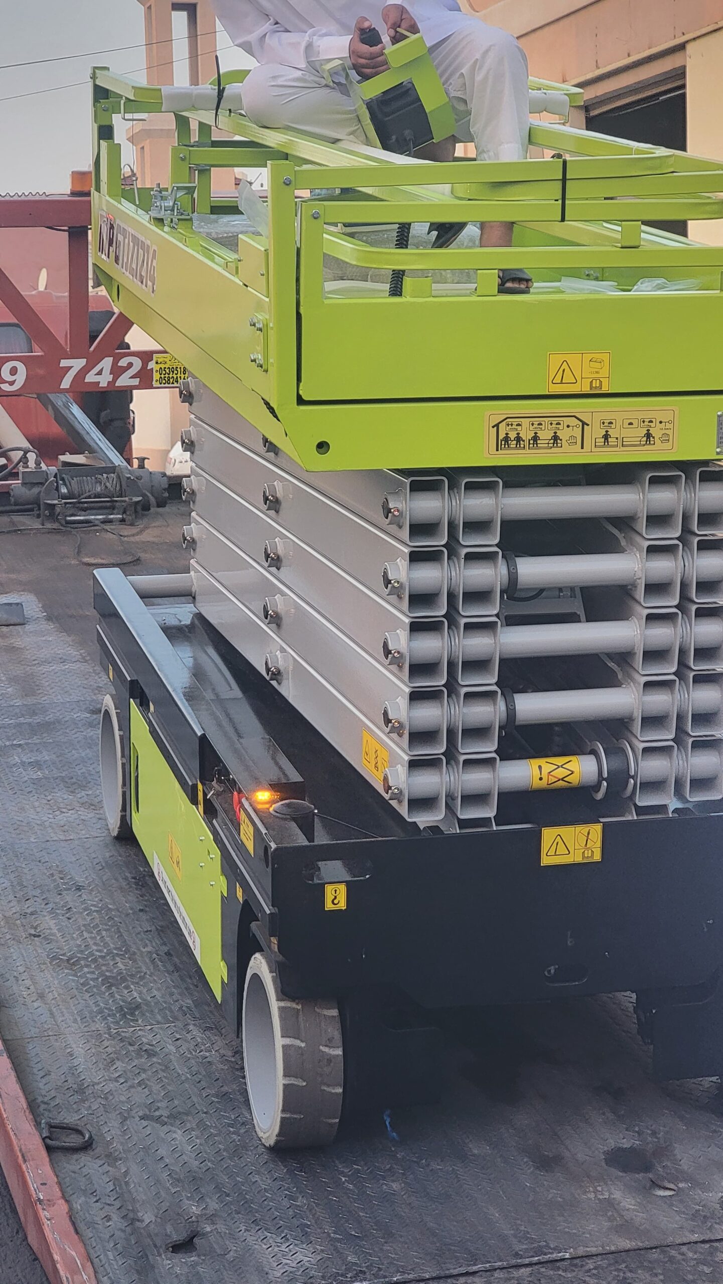 رافعة مقصية (سيزر لفت) للايجار! متوفرة مع أبو فهد